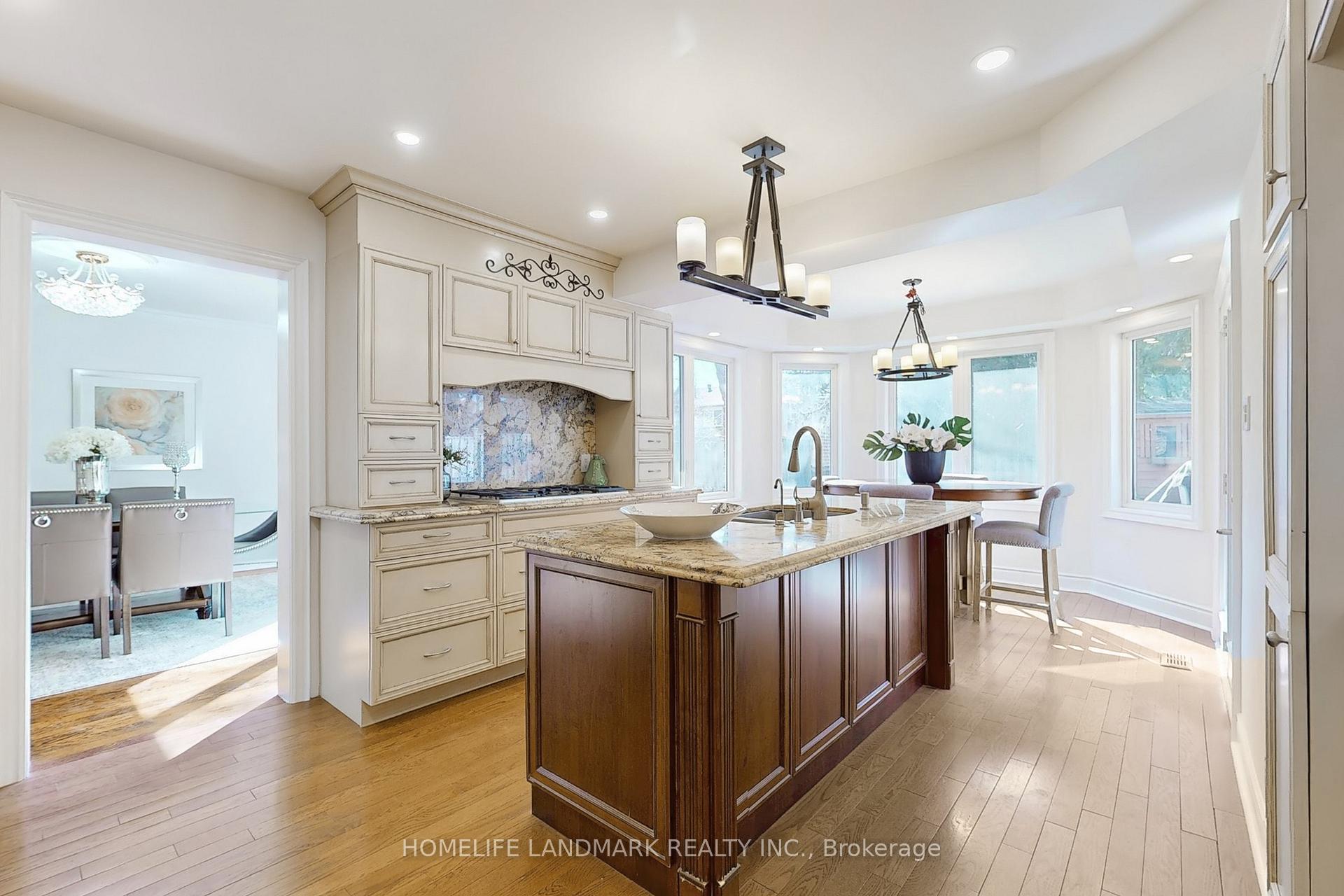 Photo 4 of 43 Pennock Crescent, Markham, Unionville — HOMEH