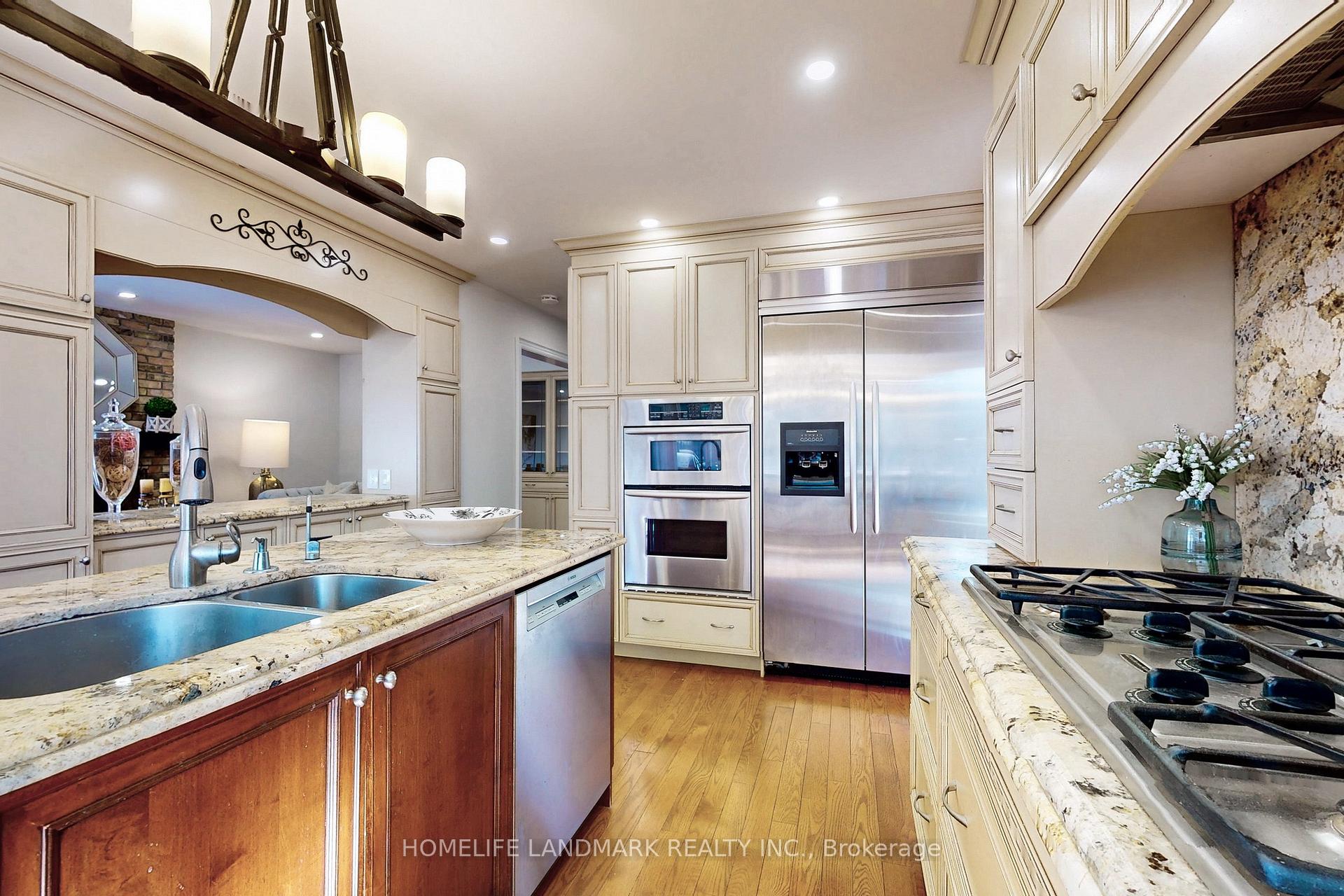 Photo 5 of 43 Pennock Crescent, Markham, Unionville — HOMEH