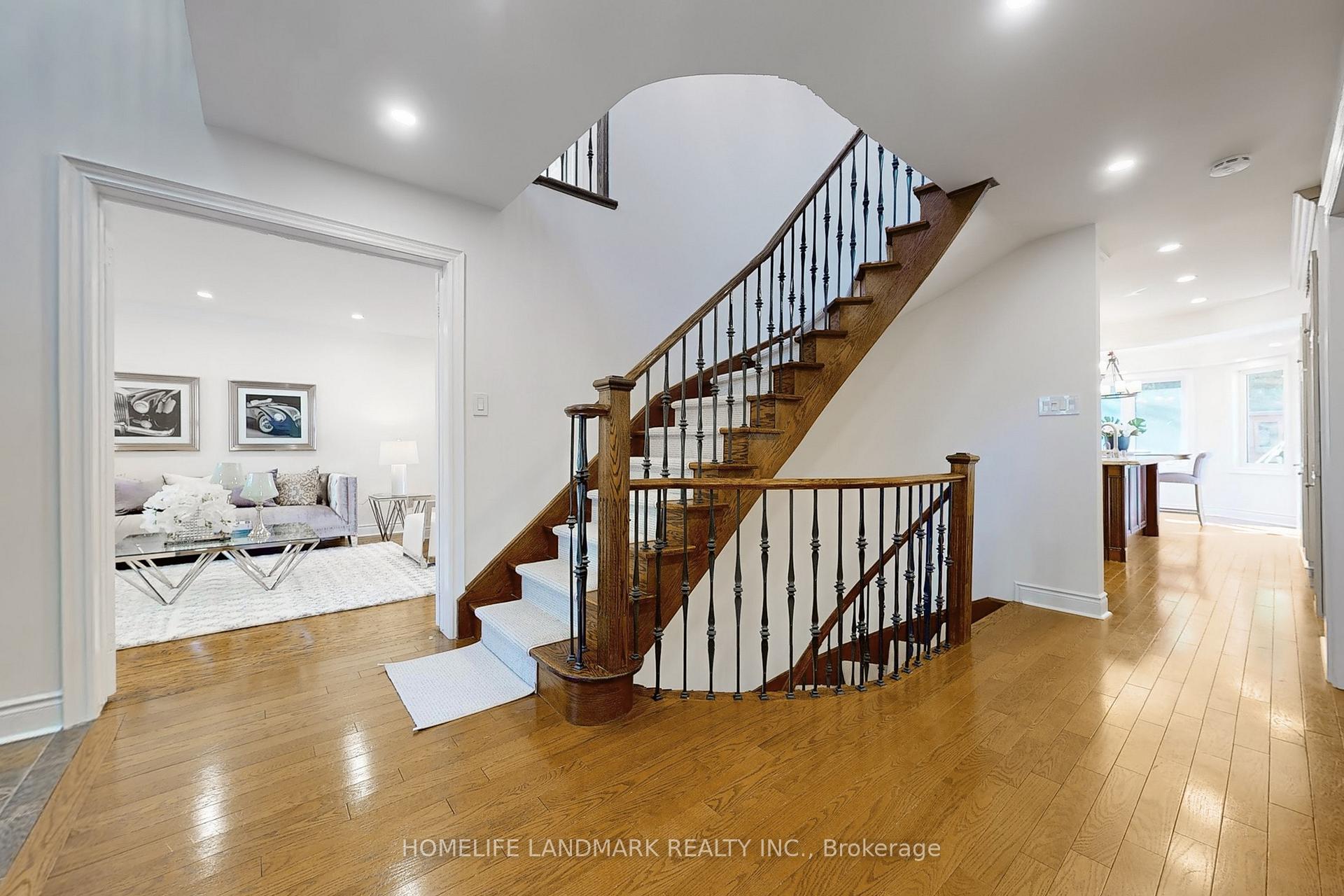 Photo 8 of 43 Pennock Crescent, Markham, Unionville — HOMEH