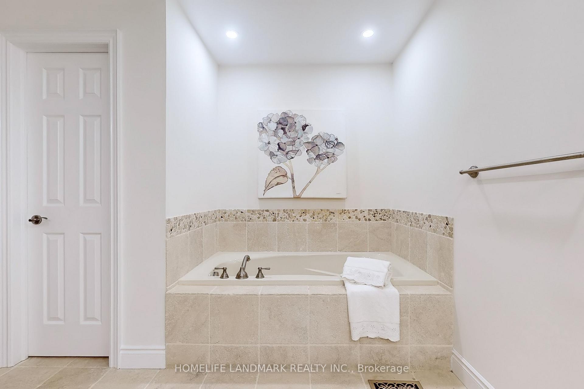 Photo 12 of 43 Pennock Crescent, Markham, Unionville — HOMEH