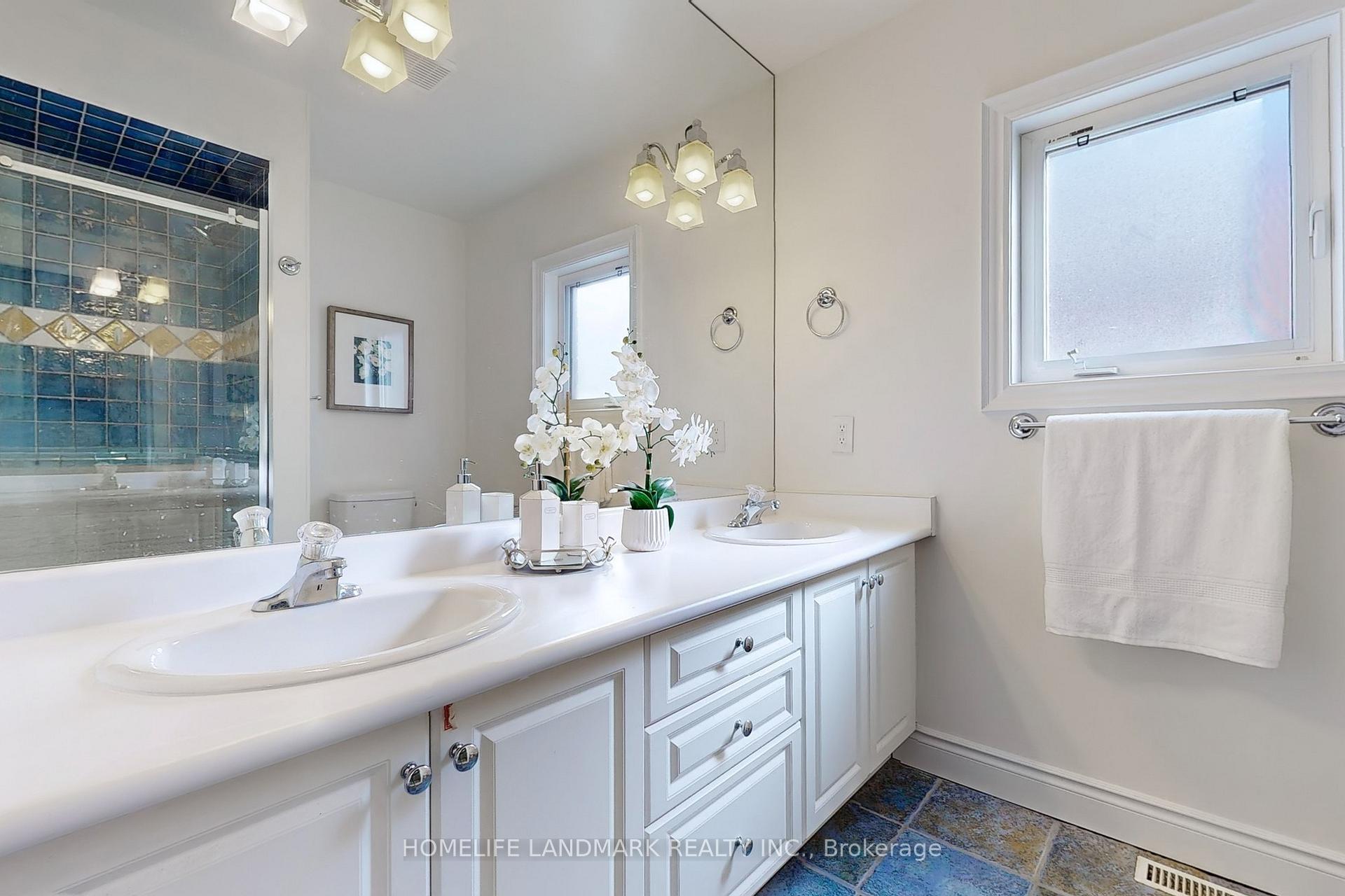 Photo 15 of 43 Pennock Crescent, Markham, Unionville — HOMEH