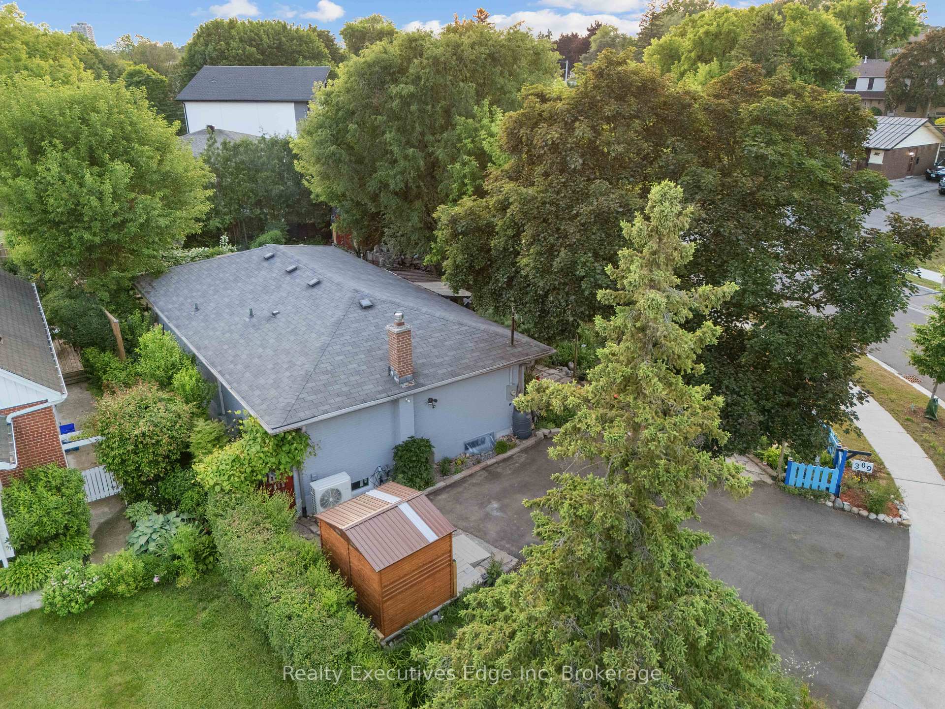 Photo 2 of 309 Southill Drive, Kitchener — HOMEH