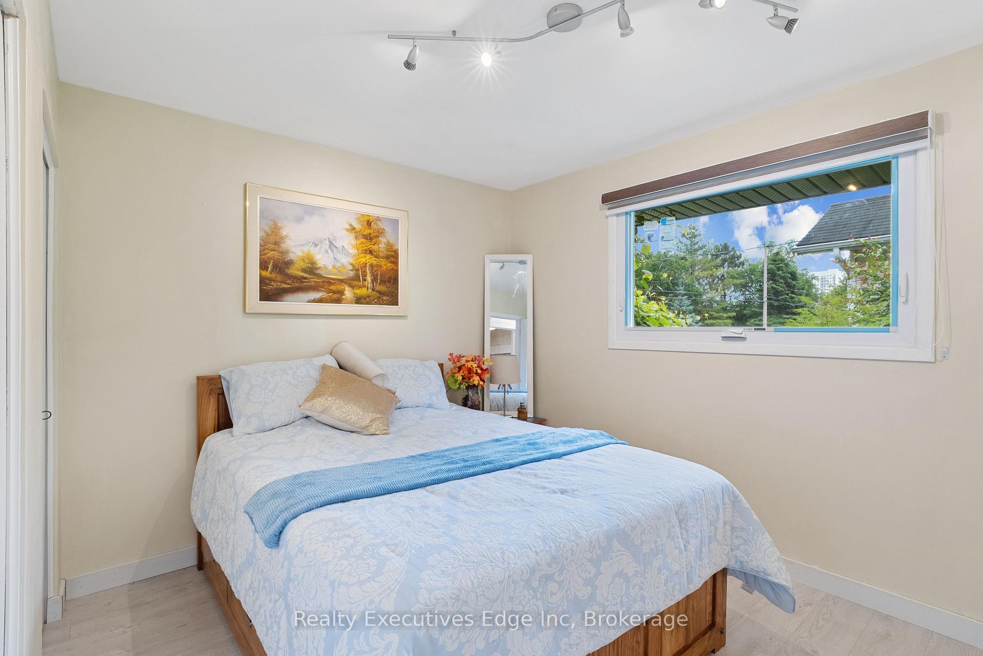 Photo 10 of 309 Southill Drive, Kitchener — HOMEH