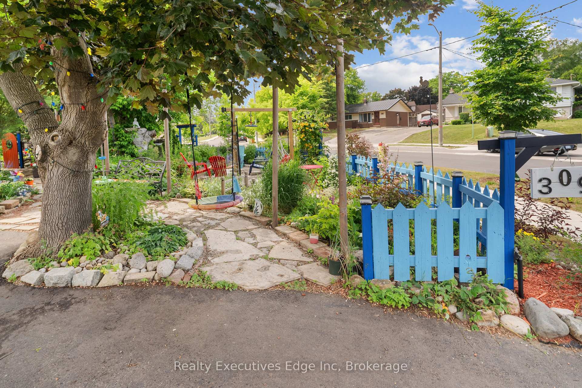 Photo 30 of 309 Southill Drive, Kitchener — HOMEH