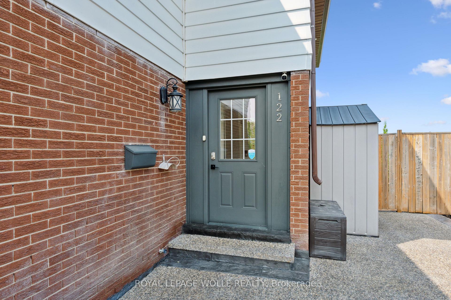 Front of 122 Mooregate Crescent