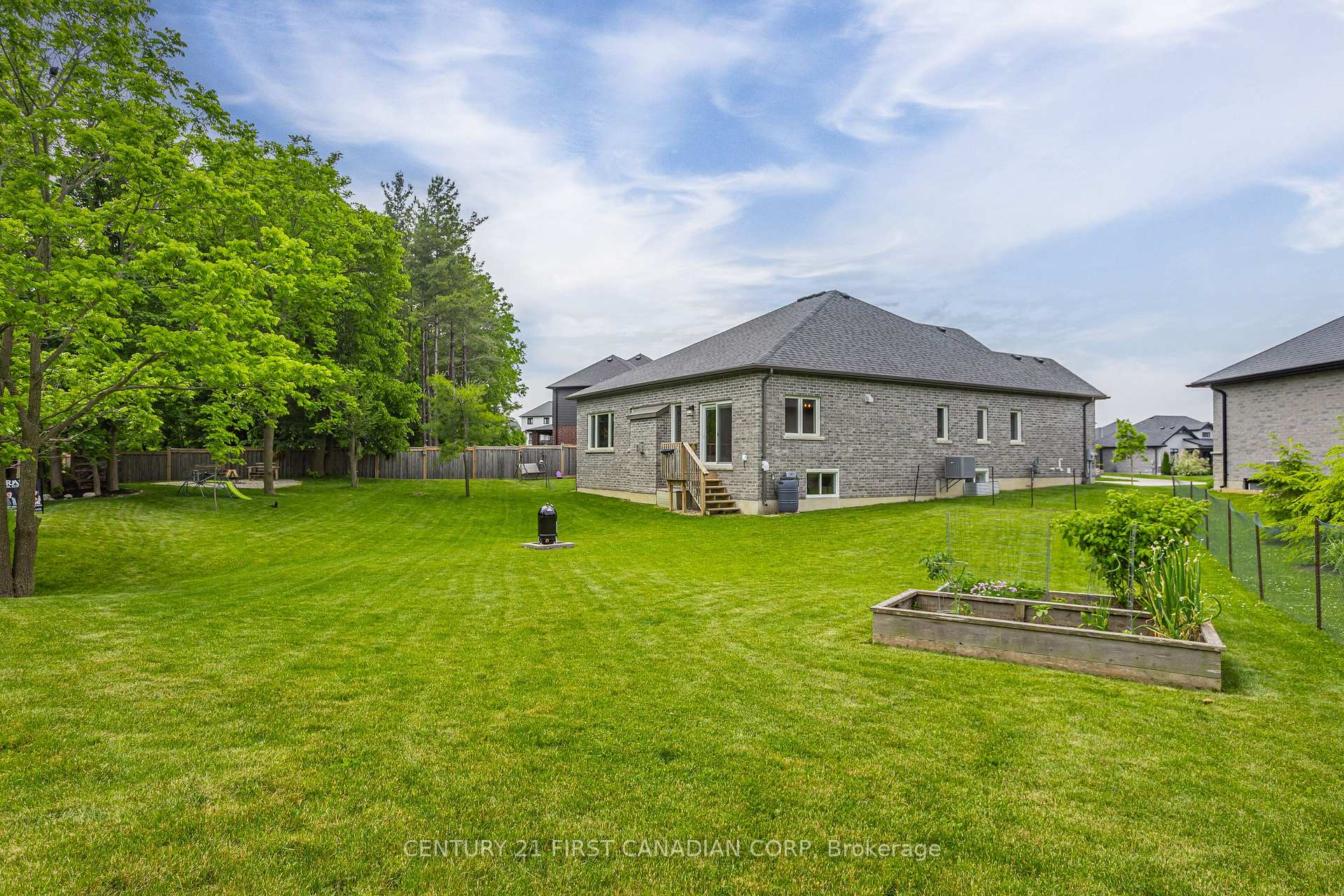 Photo 35 of 44 Violet Court, Middlesex Centre, Ilderton — HOMEH