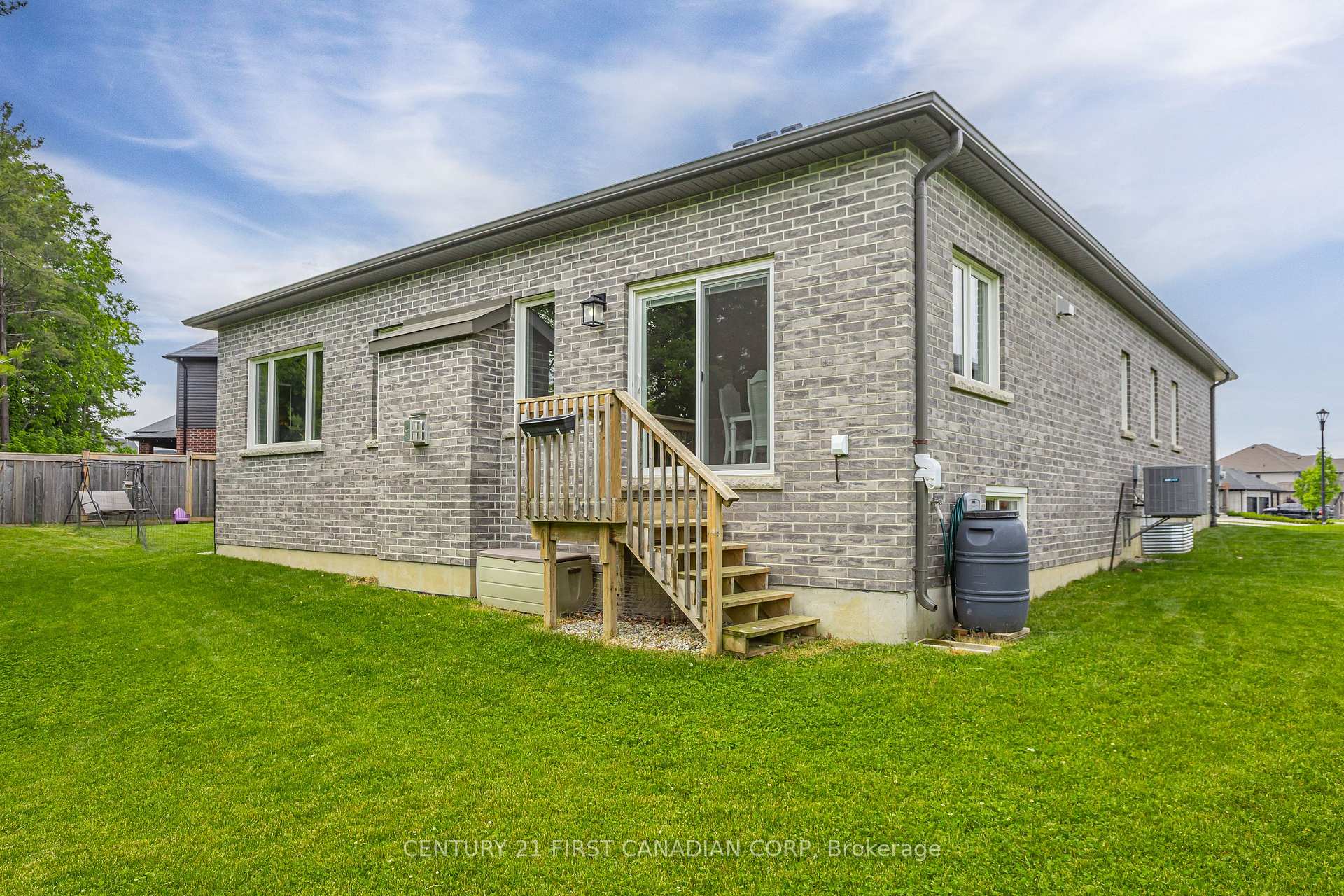 Photo 36 of 44 Violet Court, Middlesex Centre, Ilderton — HOMEH
