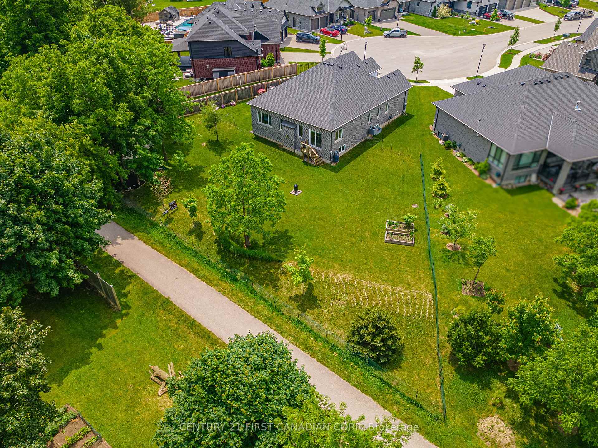 Photo 45 of 44 Violet Court, Middlesex Centre, Ilderton — HOMEH