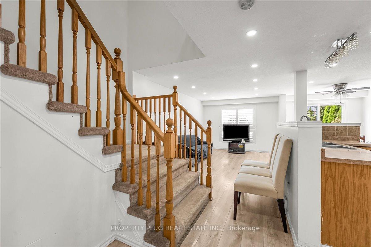 Photo 10 of 953 Copper Leaf Crescent W, Kitchener — HOMEH