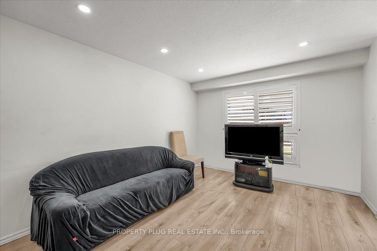 Photo 11 of 953 Copper Leaf Crescent W, Kitchener — HOMEH