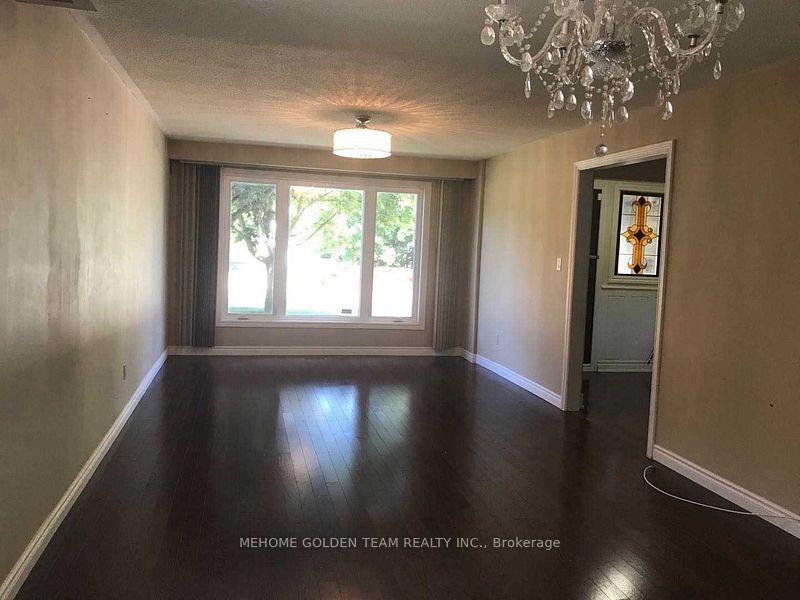 Photo 3 of 11 Carlton Road, Markham, Unionville — HOMEH