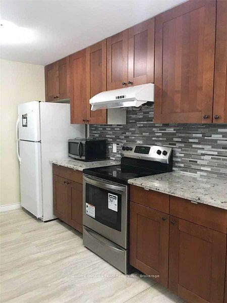 Photo 9 of 11 Carlton Road, Markham, Unionville — HOMEH