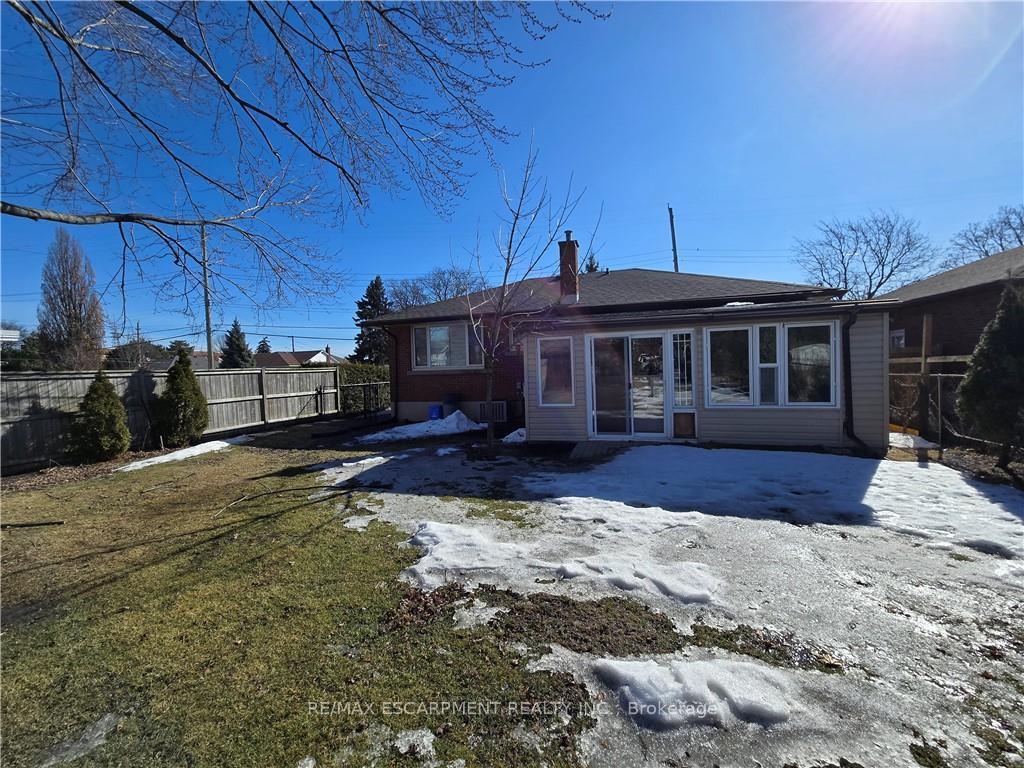 Photo 3 of Unit A, 492 East 16TH Street, Hamilton, Hill Park — HOMEH