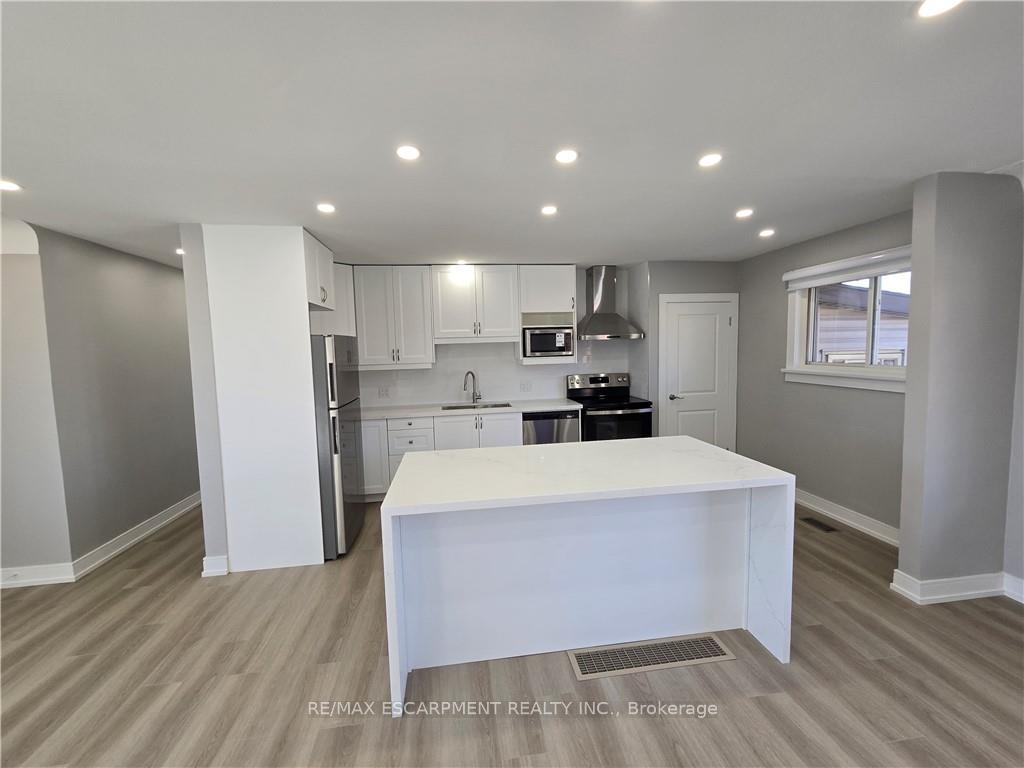 Photo 6 of Unit A, 492 East 16TH Street, Hamilton, Hill Park — HOMEH