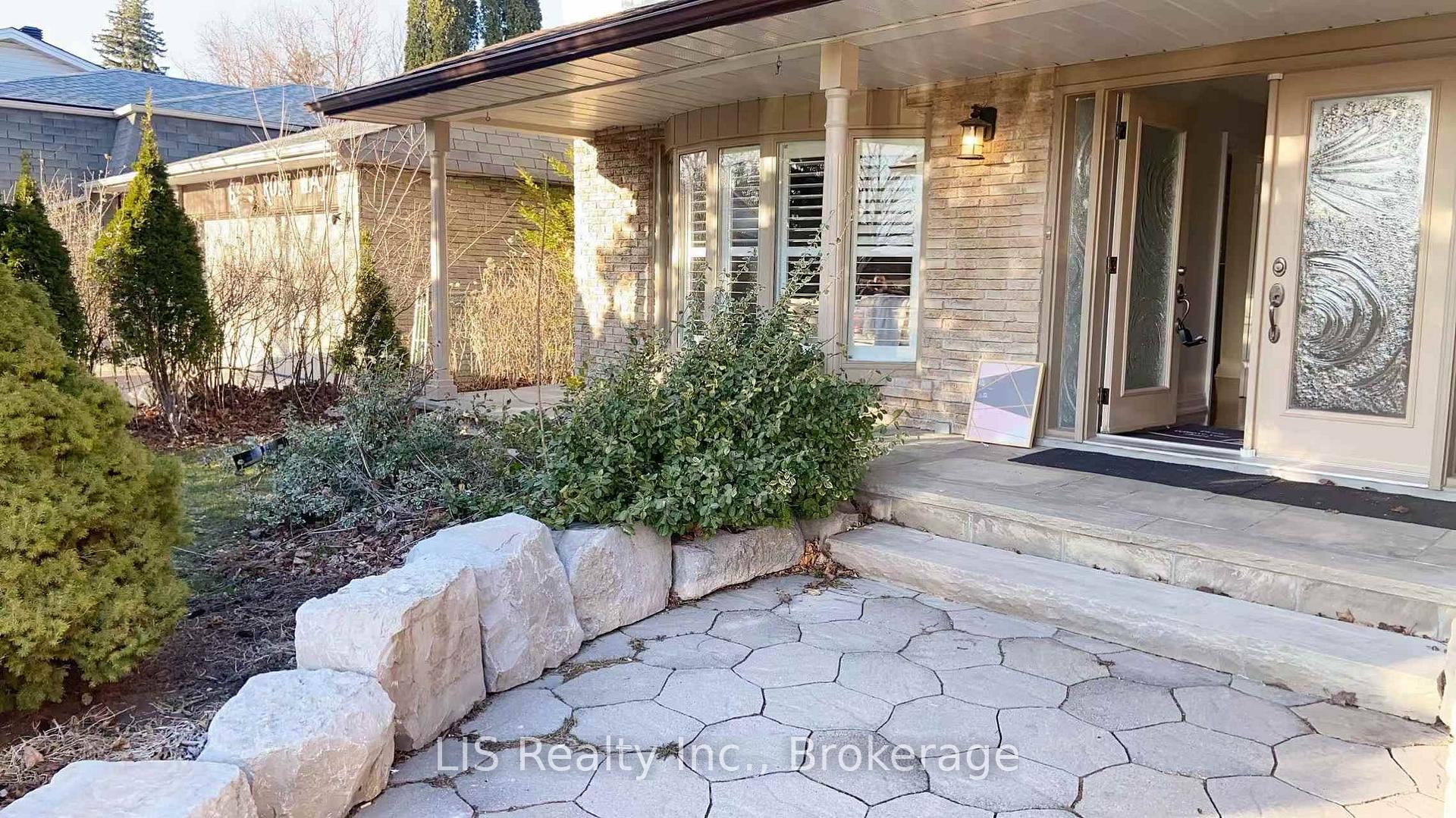 Photo 2 of 61 Rose Way, Markham, Markham Village — HOMEH