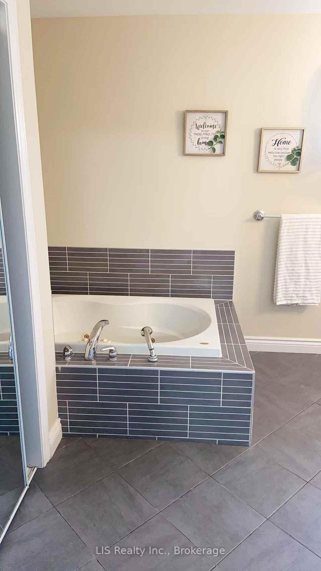 Photo 20 of 61 Rose Way, Markham, Markham Village — HOMEH