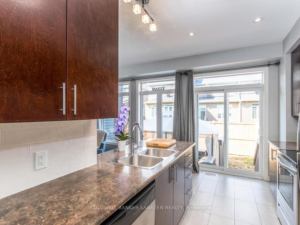 Photo 16 of 129 Overberg Way, Ottawa, Kanata - Emerald Meadows/Trailwest — HOMEH