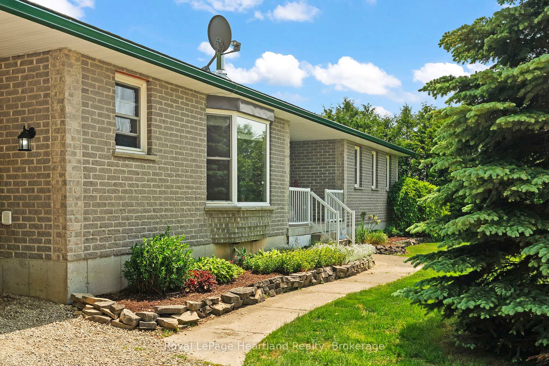Photo 10 of 9629 Ayton Road, Minto — HOMEH