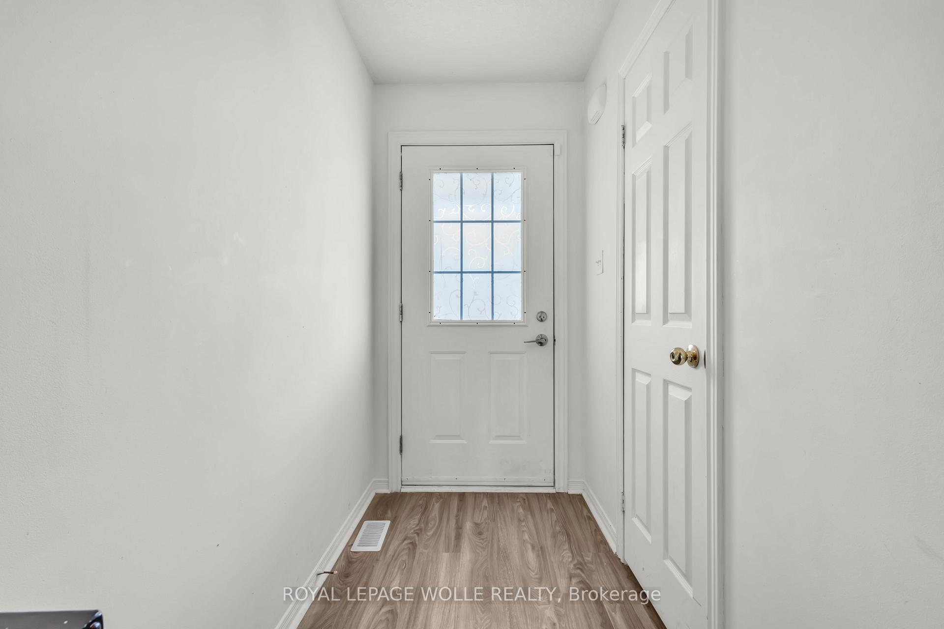 Photo 9 of 18 Donnenwerth Drive, Kitchener — HOMEH