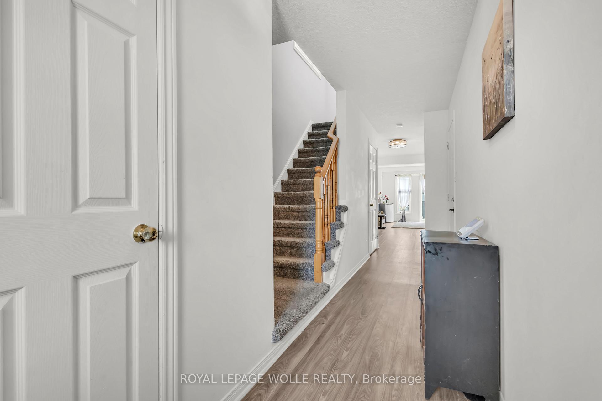 Photo 11 of 18 Donnenwerth Drive, Kitchener — HOMEH