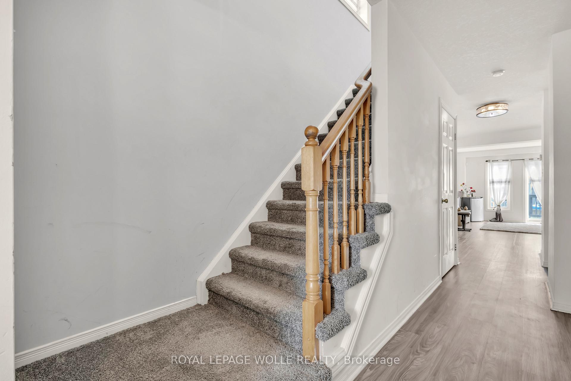 Photo 12 of 18 Donnenwerth Drive, Kitchener — HOMEH
