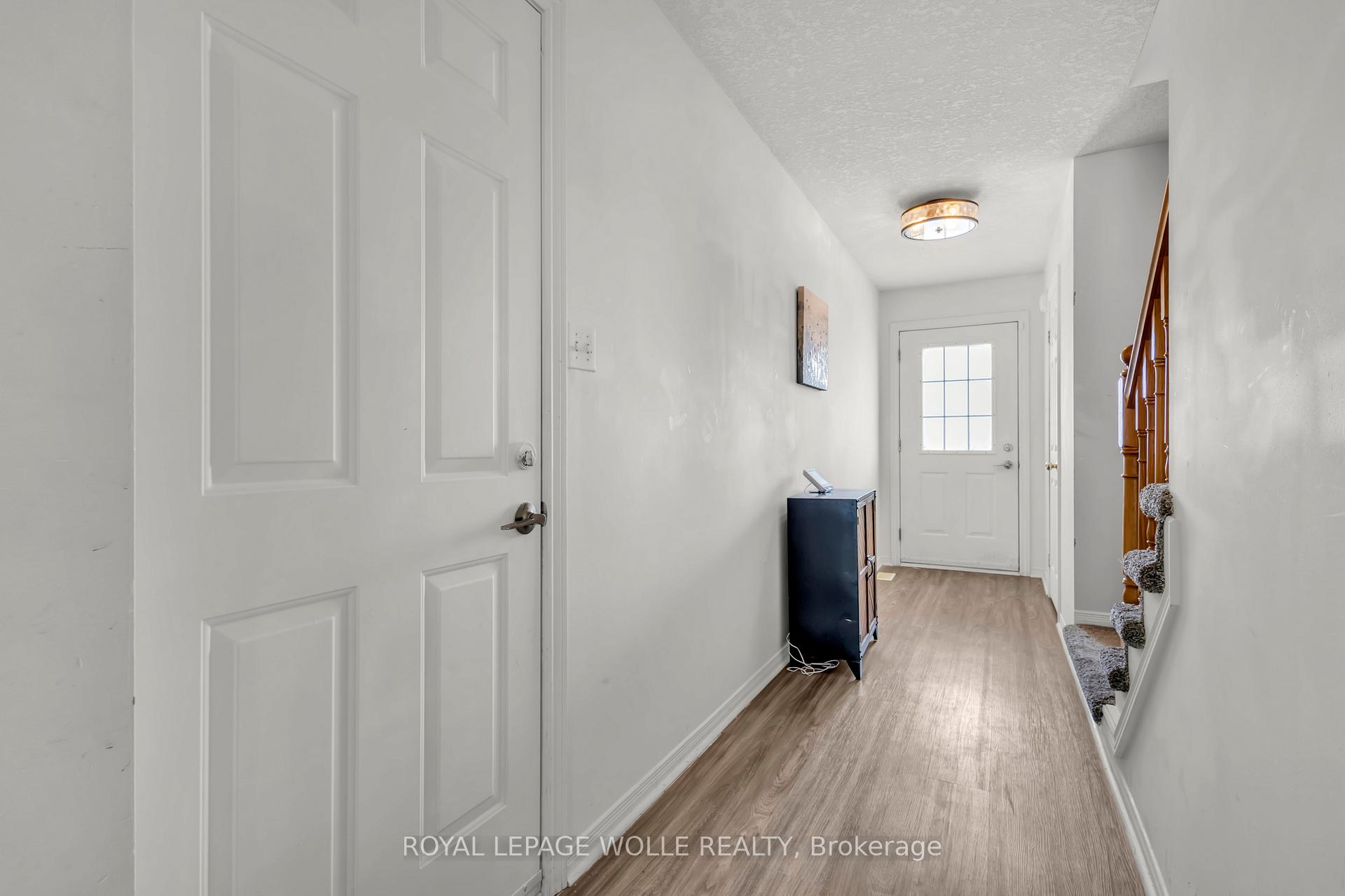Photo 13 of 18 Donnenwerth Drive, Kitchener — HOMEH