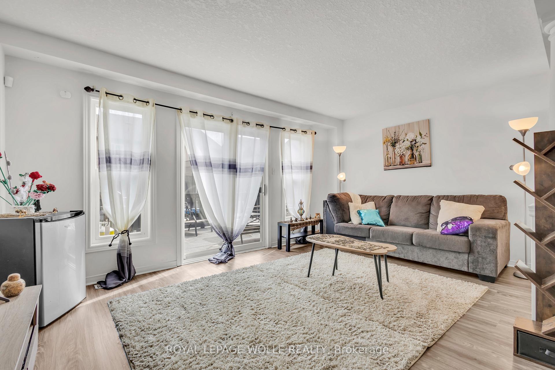 Photo 21 of 18 Donnenwerth Drive, Kitchener — HOMEH