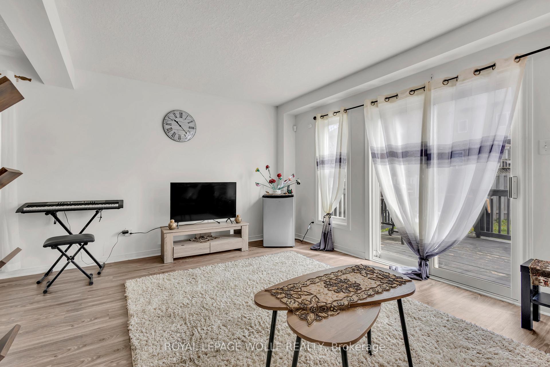 Photo 22 of 18 Donnenwerth Drive, Kitchener — HOMEH