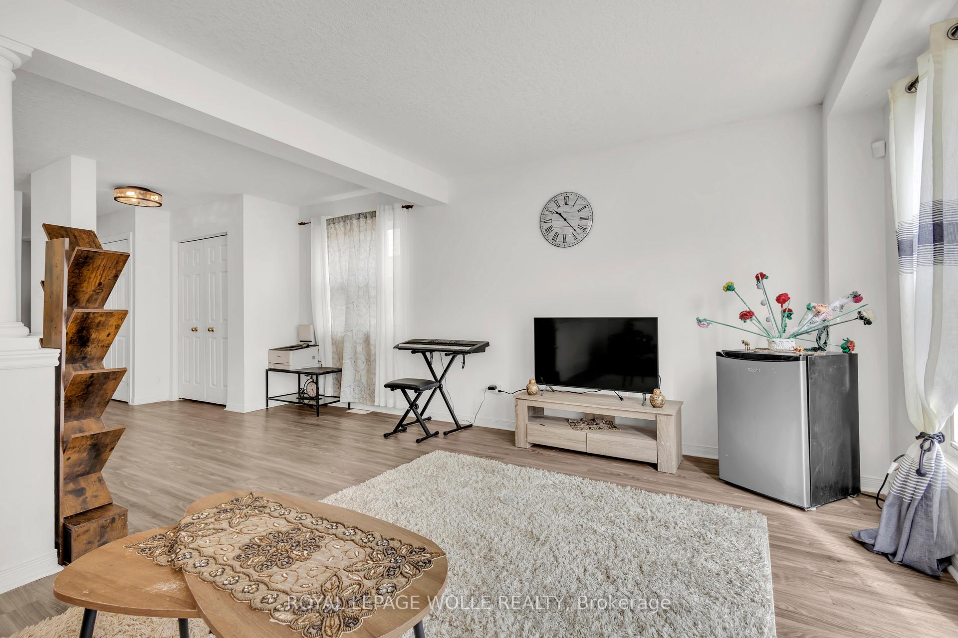 Photo 23 of 18 Donnenwerth Drive, Kitchener — HOMEH