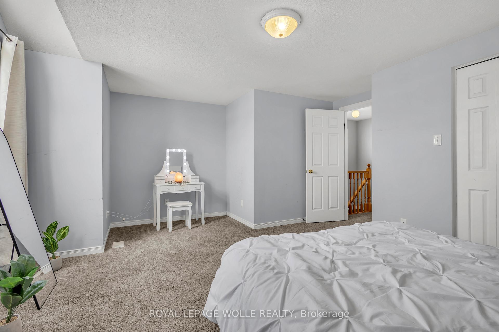 Photo 27 of 18 Donnenwerth Drive, Kitchener — HOMEH