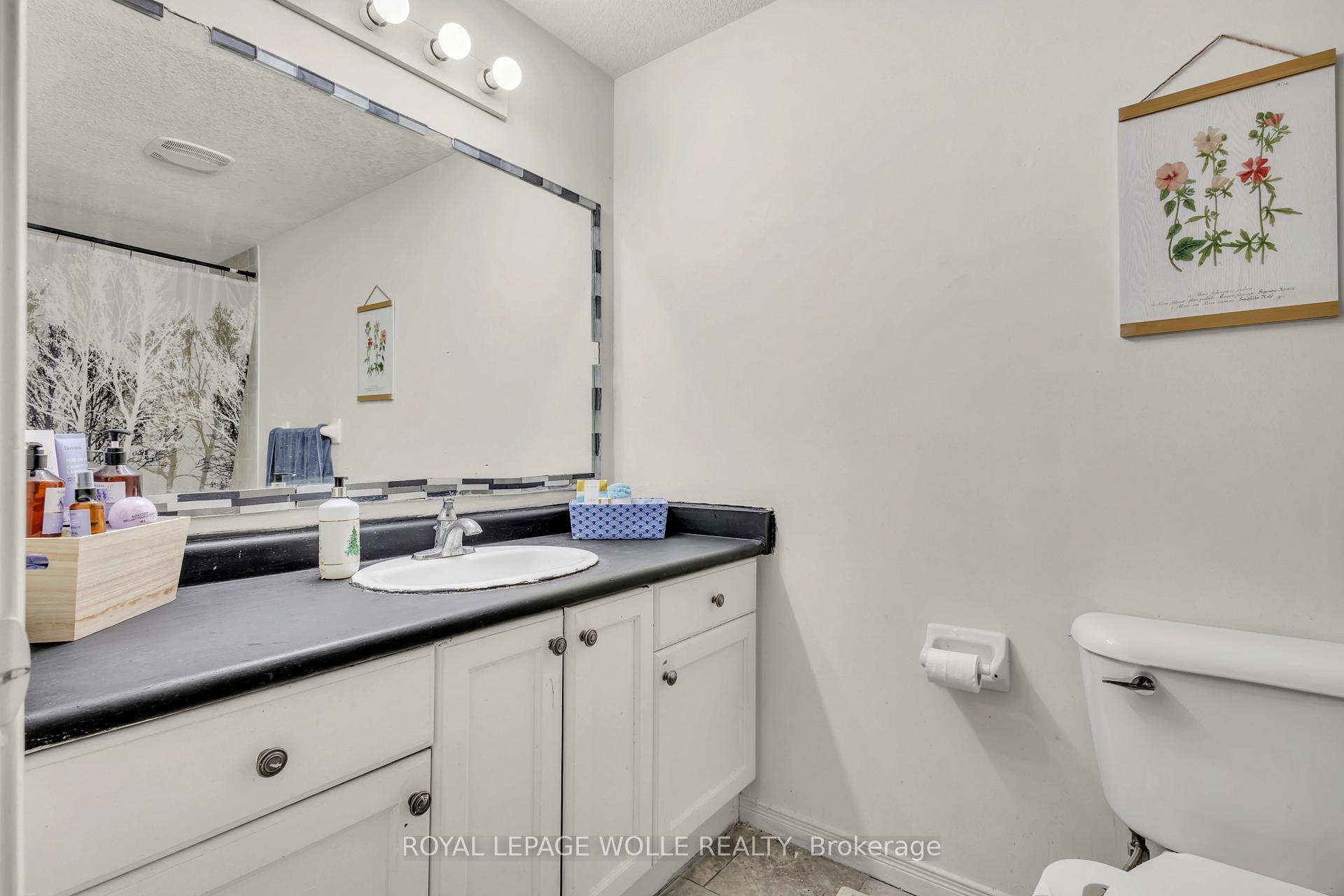 Photo 29 of 18 Donnenwerth Drive, Kitchener — HOMEH
