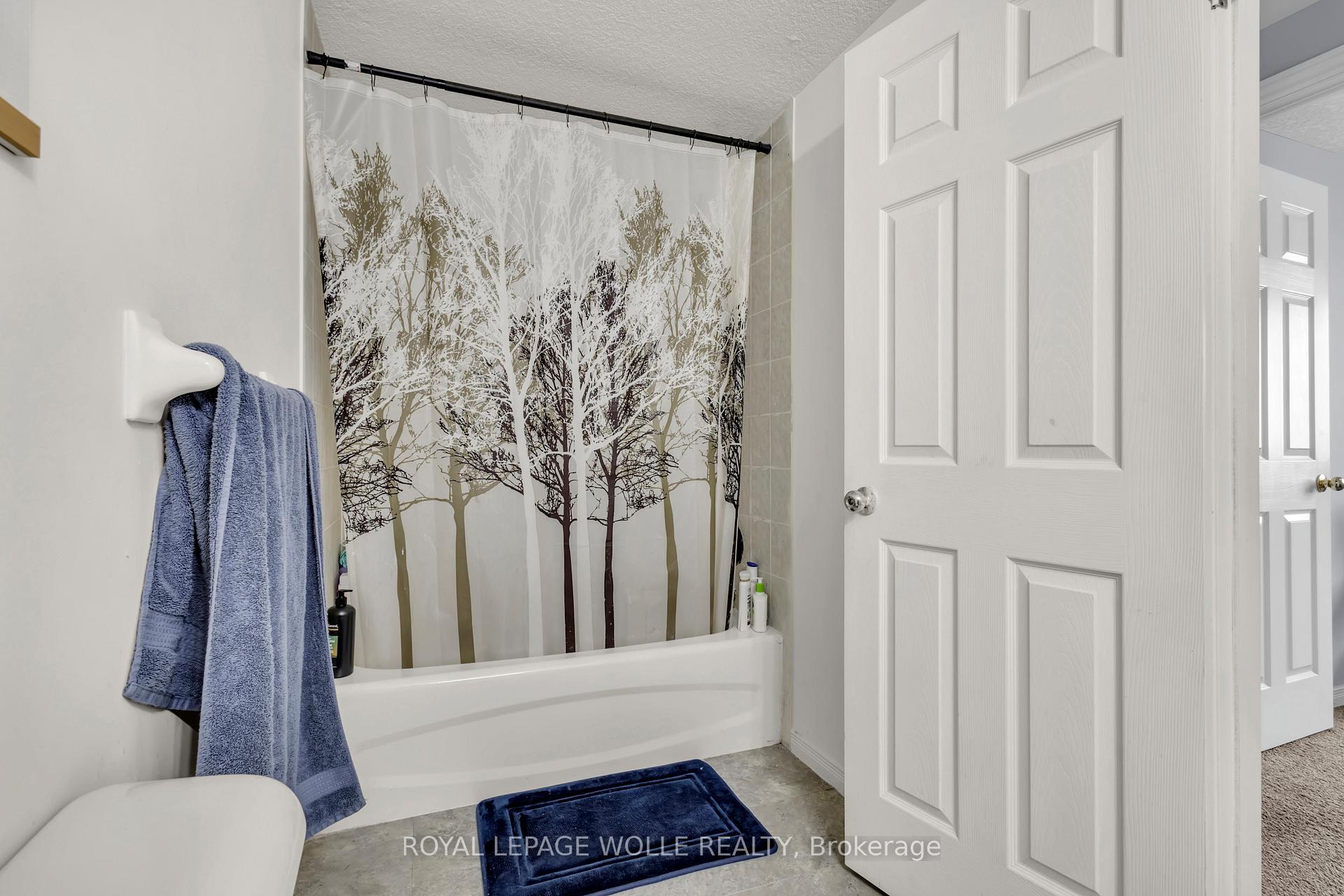 Photo 30 of 18 Donnenwerth Drive, Kitchener — HOMEH