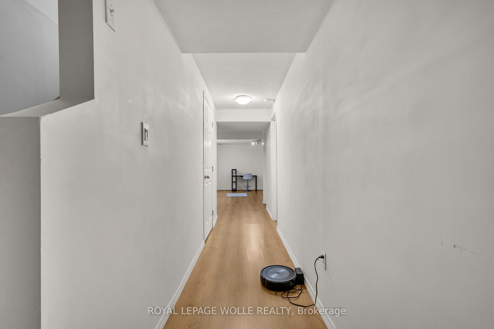 Photo 33 of 18 Donnenwerth Drive, Kitchener — HOMEH