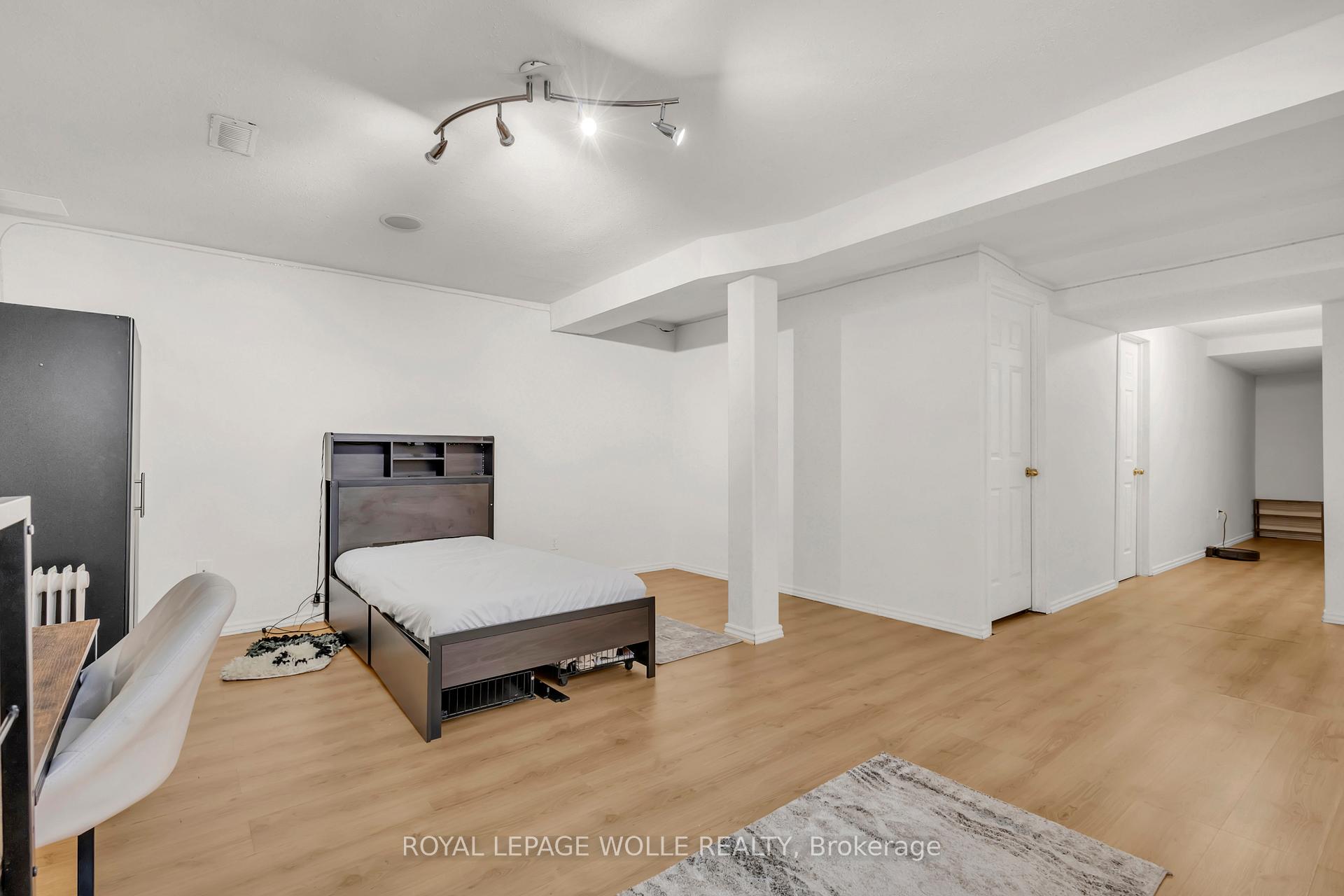 Photo 35 of 18 Donnenwerth Drive, Kitchener — HOMEH