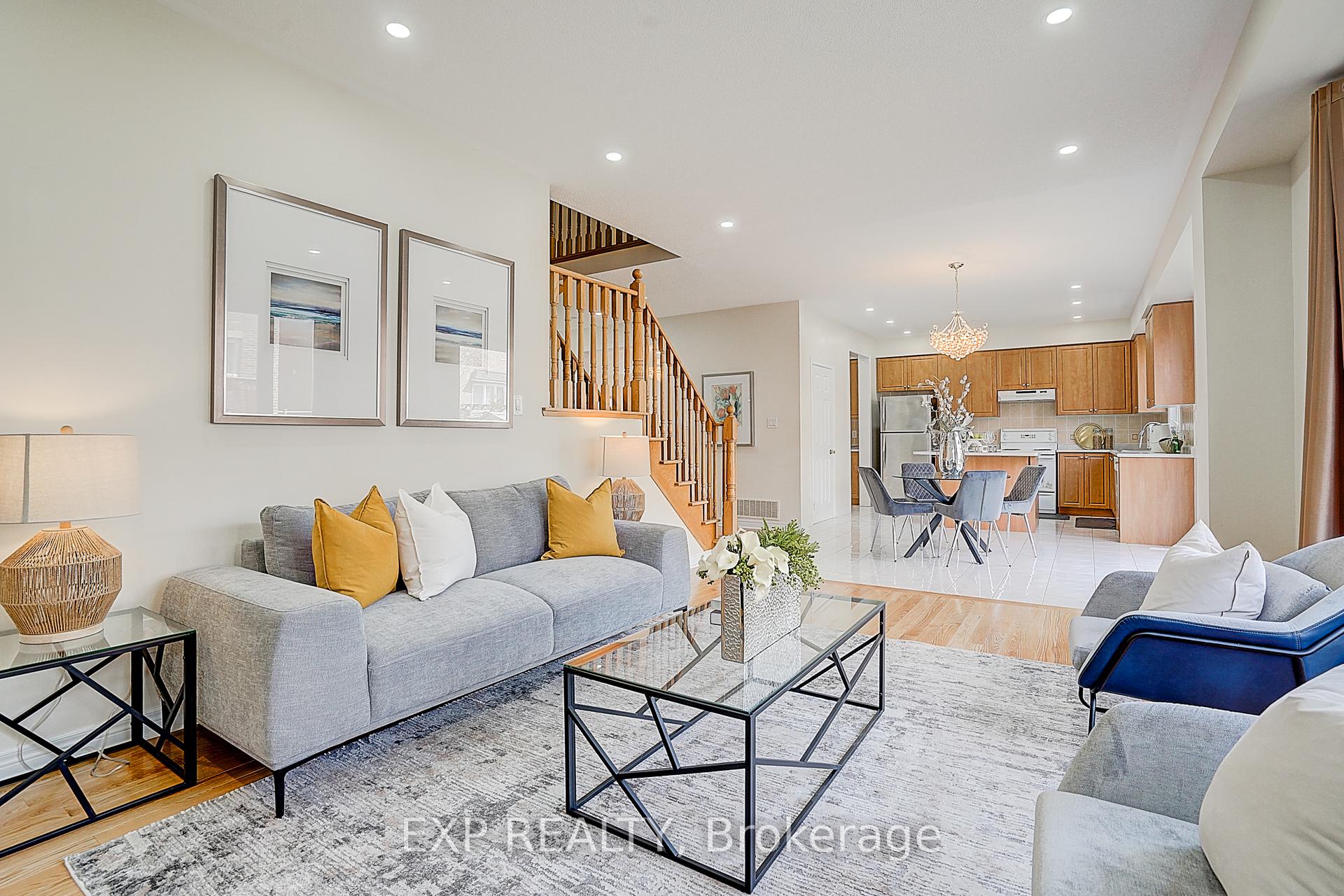 Photo 2 of 14 Arnold Heights Drive, Markham, Victoria Square — HOMEH