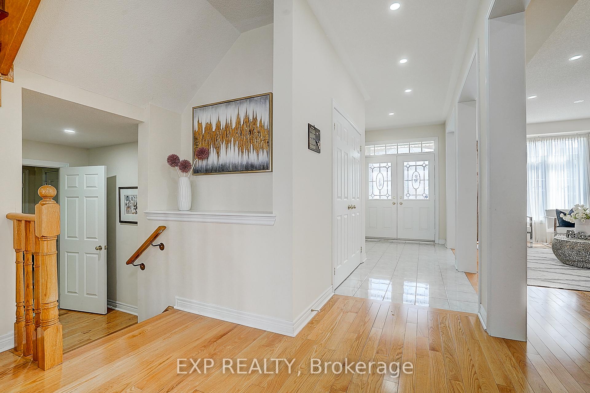 Photo 4 of 14 Arnold Heights Drive, Markham, Victoria Square — HOMEH