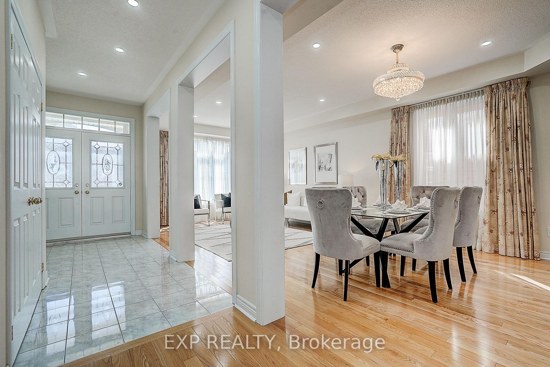 Photo 5 of 14 Arnold Heights Drive, Markham, Victoria Square — HOMEH