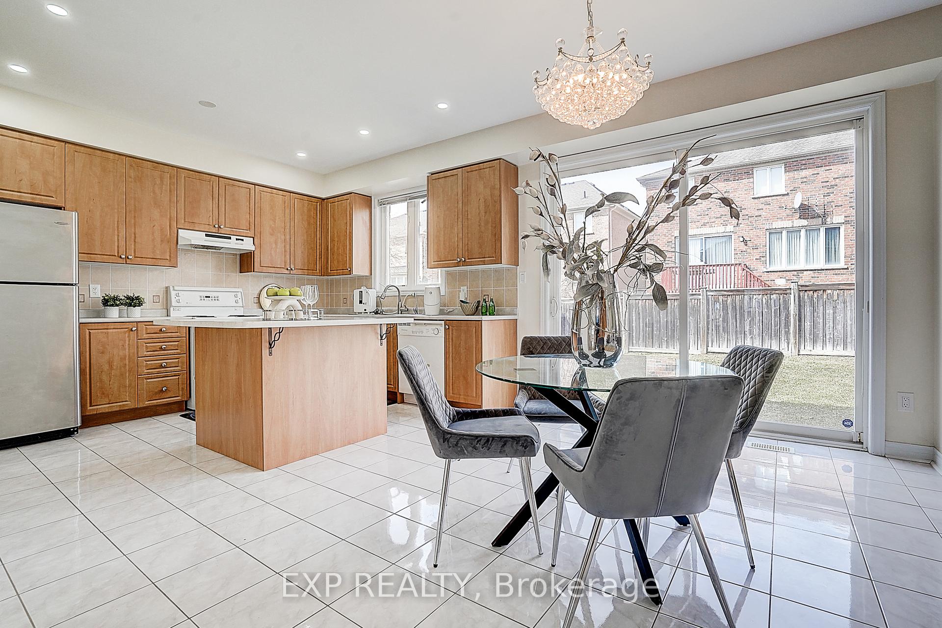 Photo 9 of 14 Arnold Heights Drive, Markham, Victoria Square — HOMEH