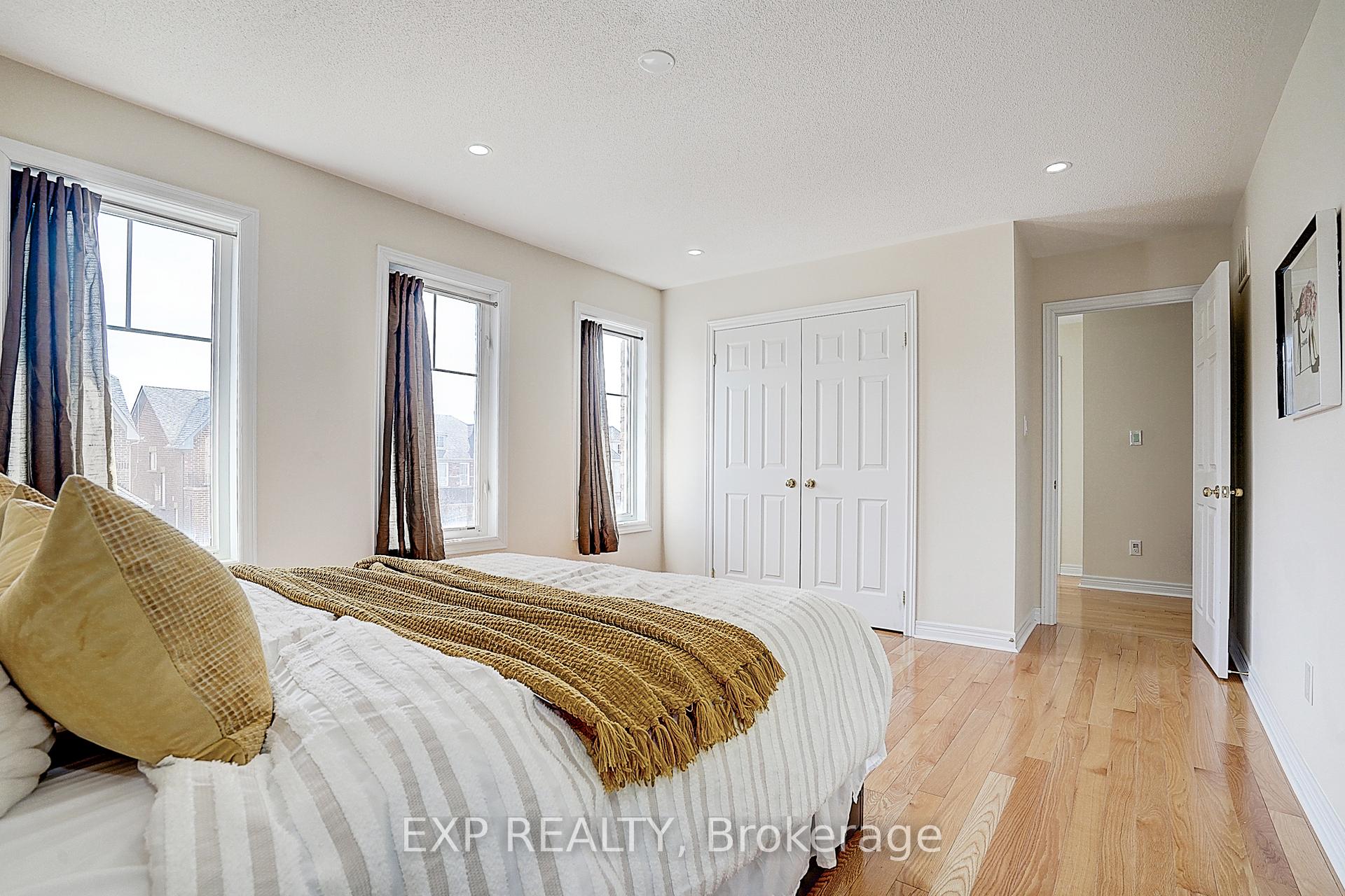 Photo 11 of 14 Arnold Heights Drive, Markham, Victoria Square — HOMEH