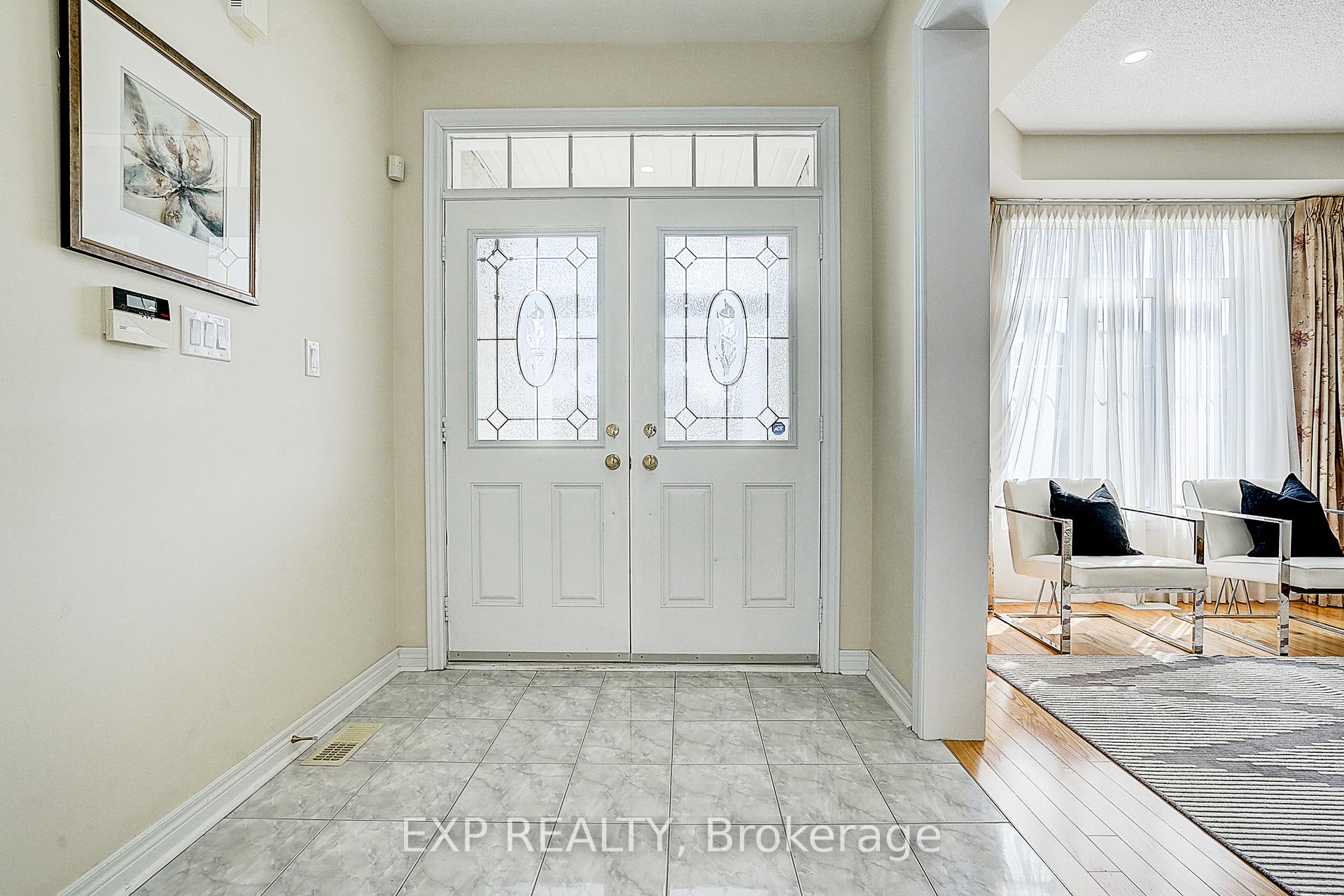 Photo 15 of 14 Arnold Heights Drive, Markham, Victoria Square — HOMEH