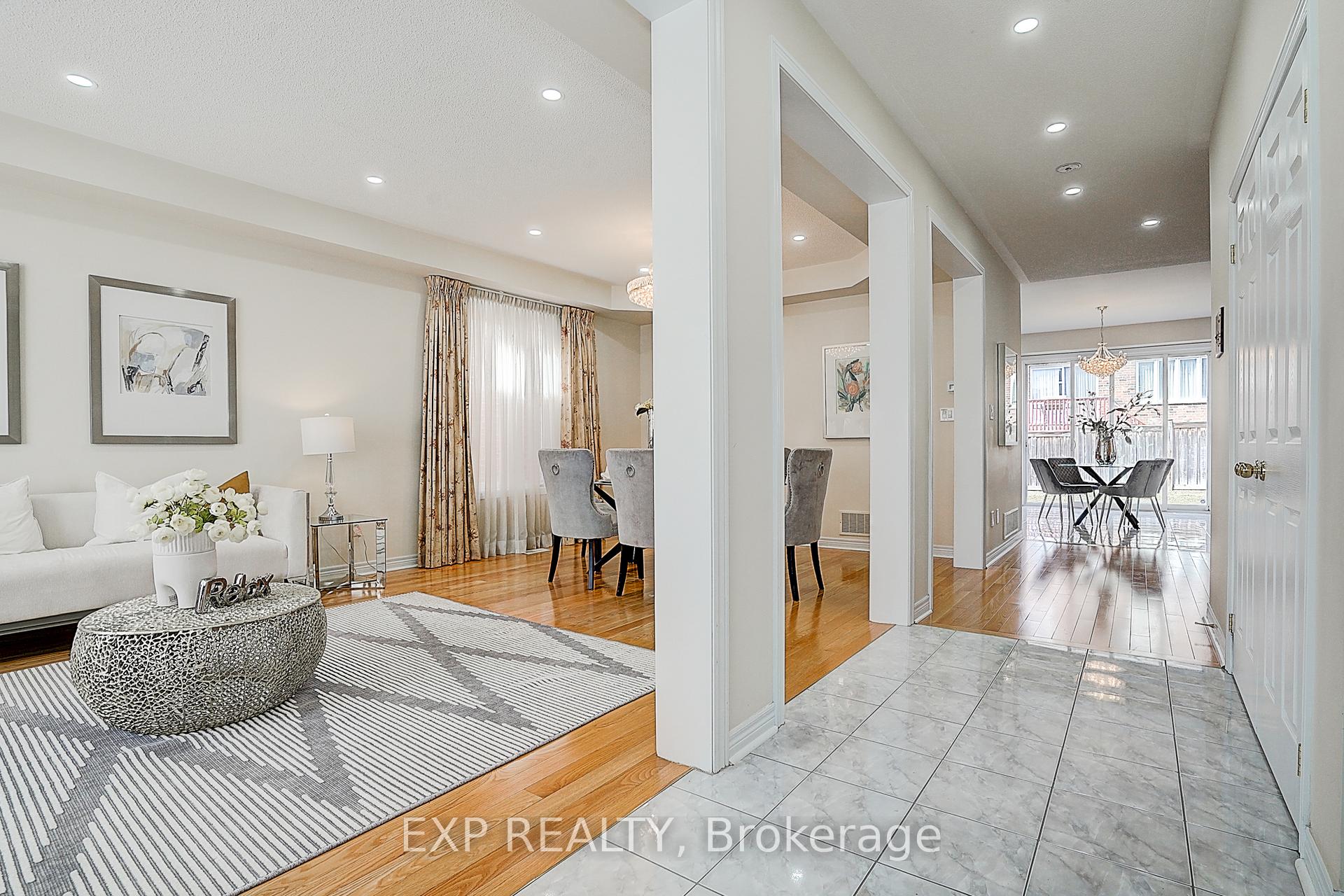Photo 16 of 14 Arnold Heights Drive, Markham, Victoria Square — HOMEH