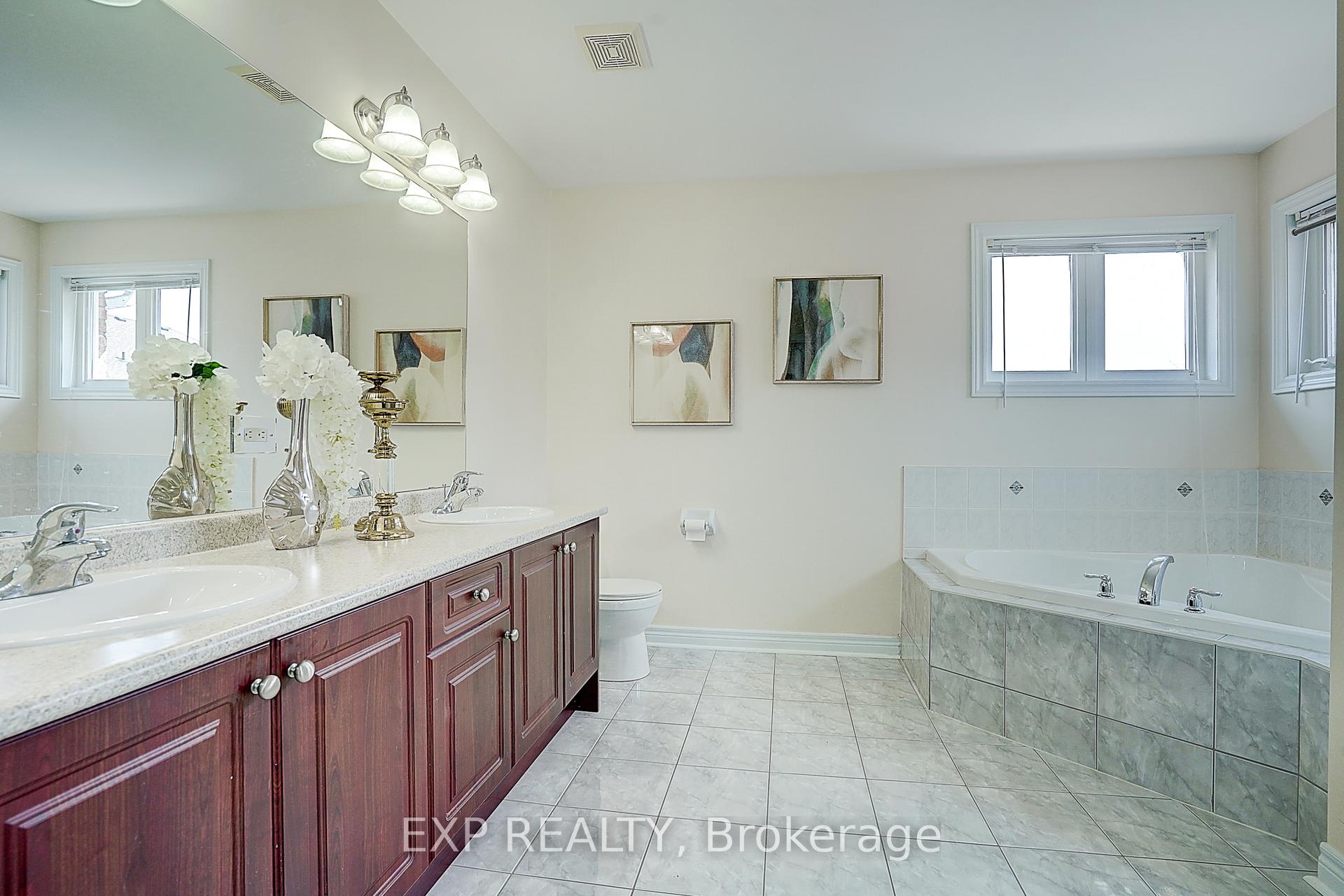 Photo 17 of 14 Arnold Heights Drive, Markham, Victoria Square — HOMEH