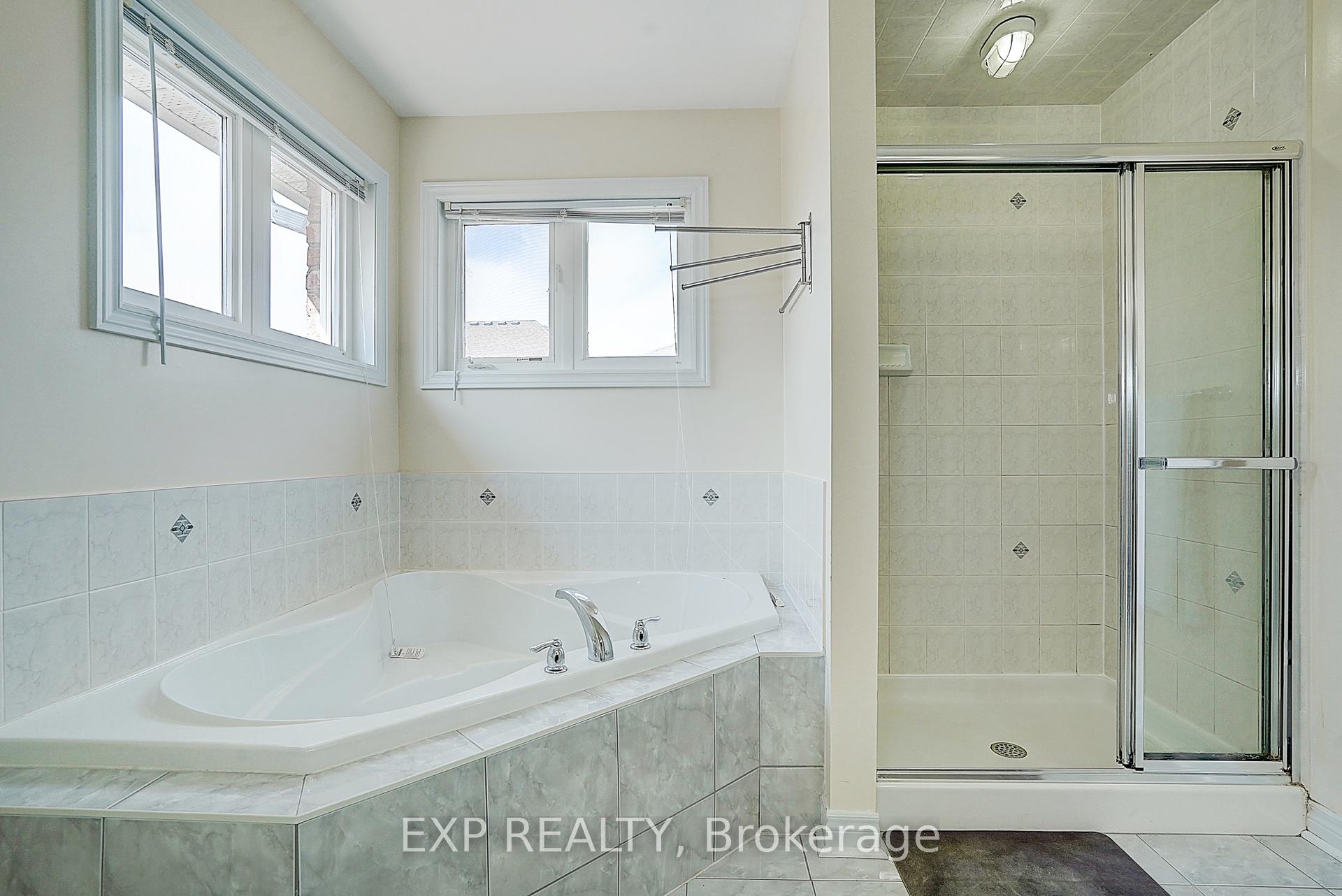 Photo 18 of 14 Arnold Heights Drive, Markham, Victoria Square — HOMEH