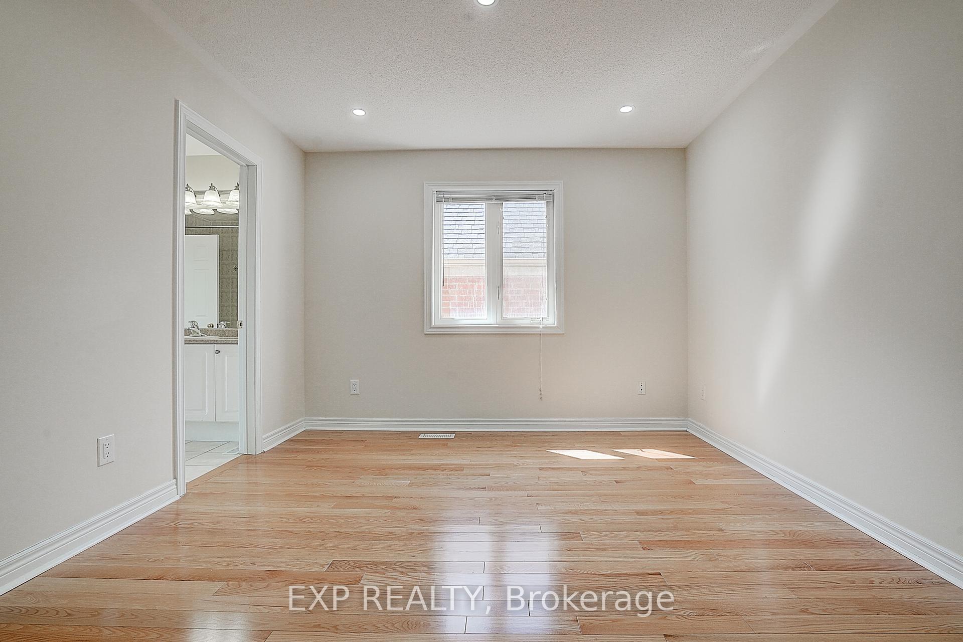 Photo 19 of 14 Arnold Heights Drive, Markham, Victoria Square — HOMEH