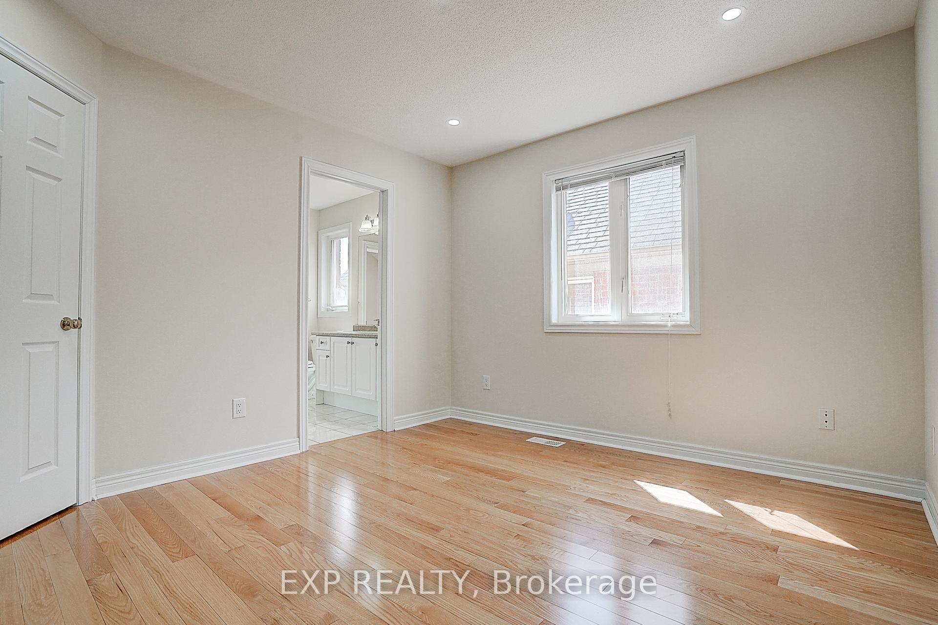 Photo 20 of 14 Arnold Heights Drive, Markham, Victoria Square — HOMEH