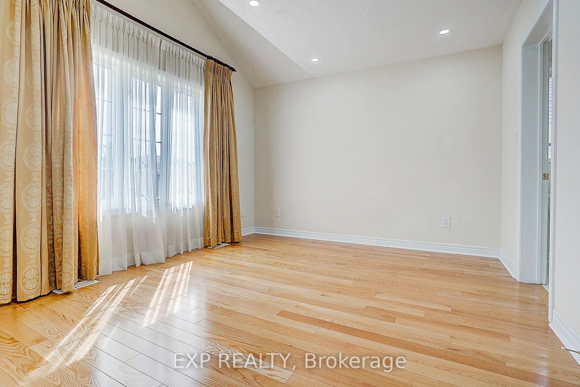 Photo 23 of 14 Arnold Heights Drive, Markham, Victoria Square — HOMEH