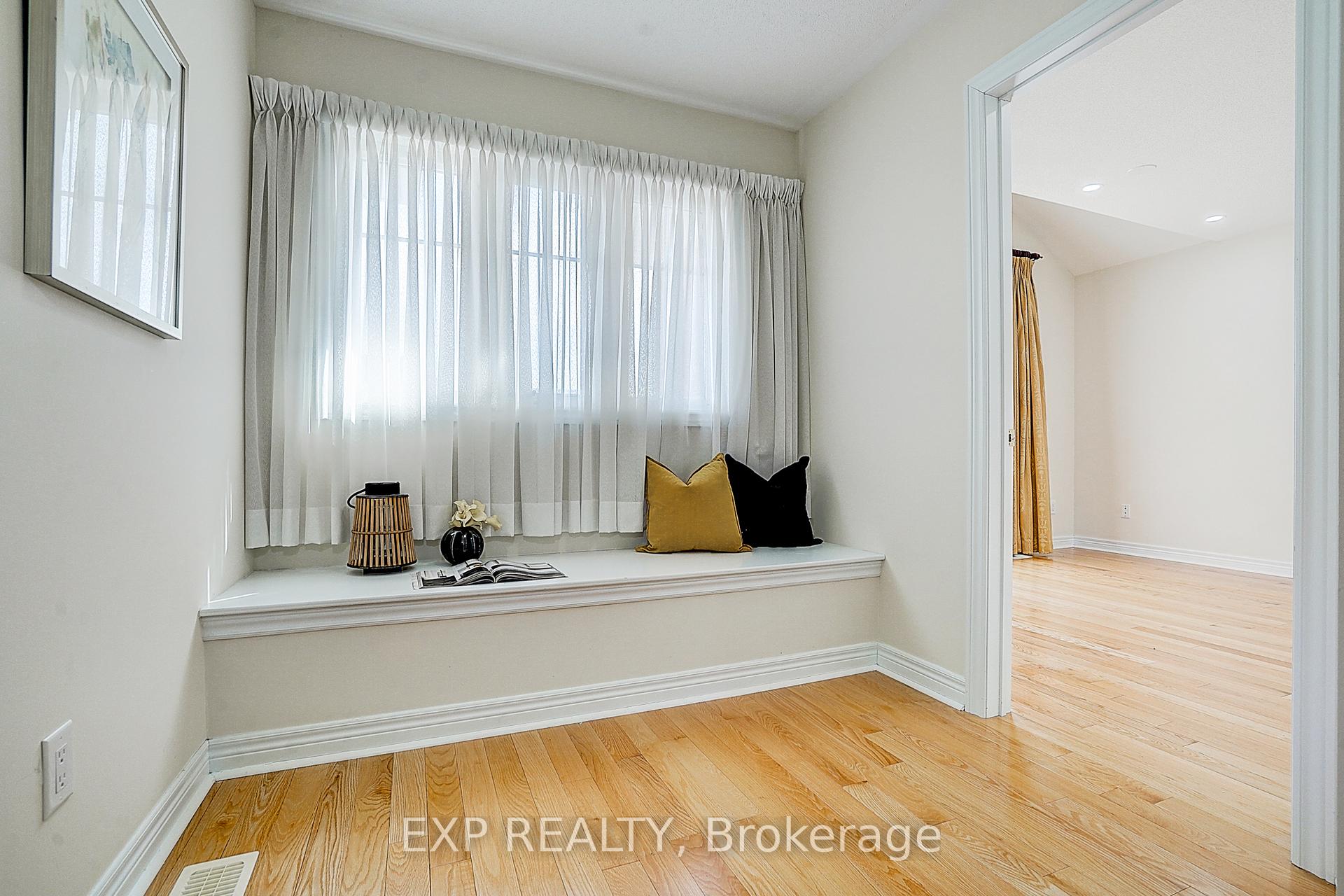 Photo 24 of 14 Arnold Heights Drive, Markham, Victoria Square — HOMEH
