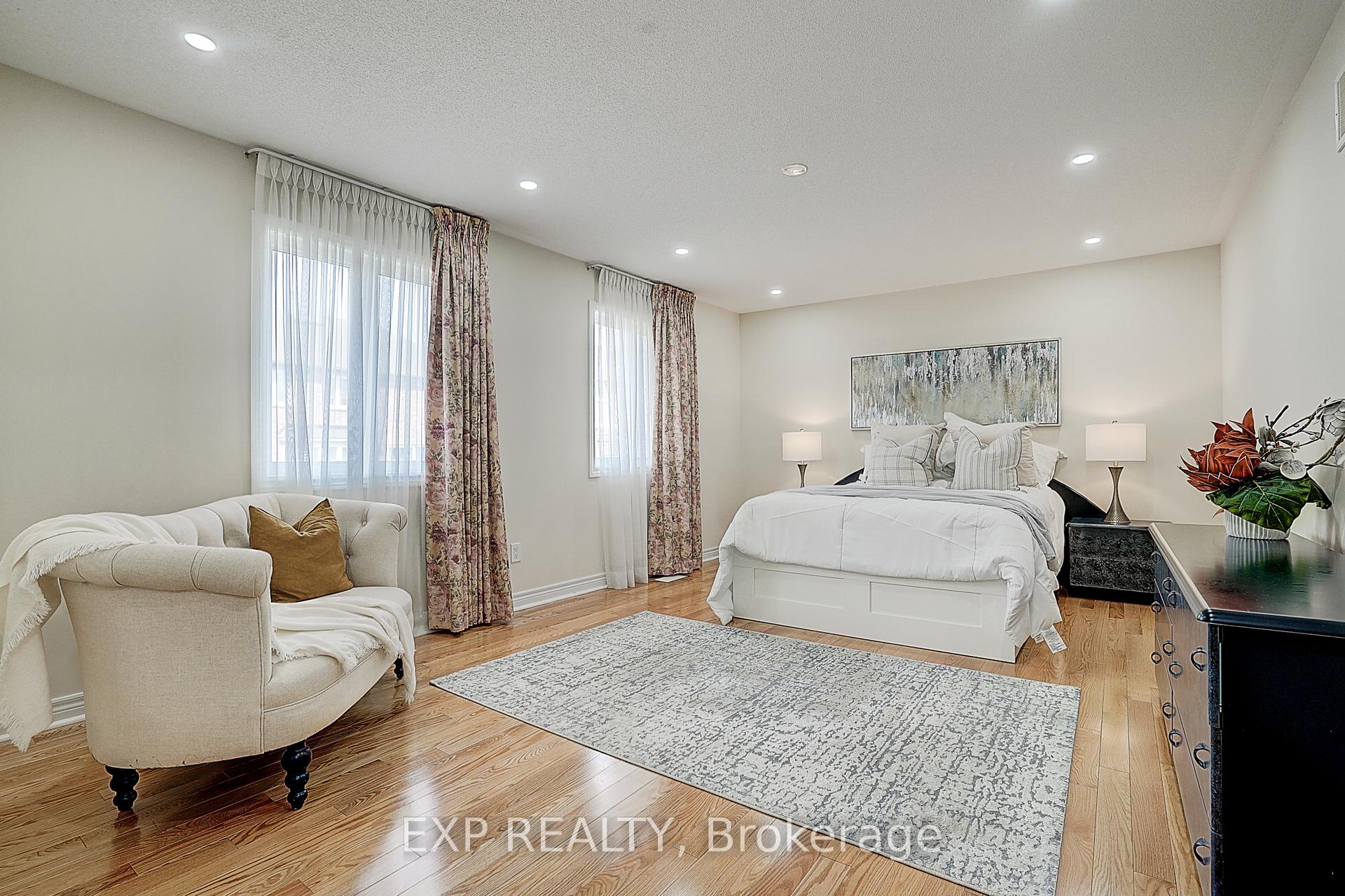 Photo 37 of 14 Arnold Heights Drive, Markham, Victoria Square — HOMEH