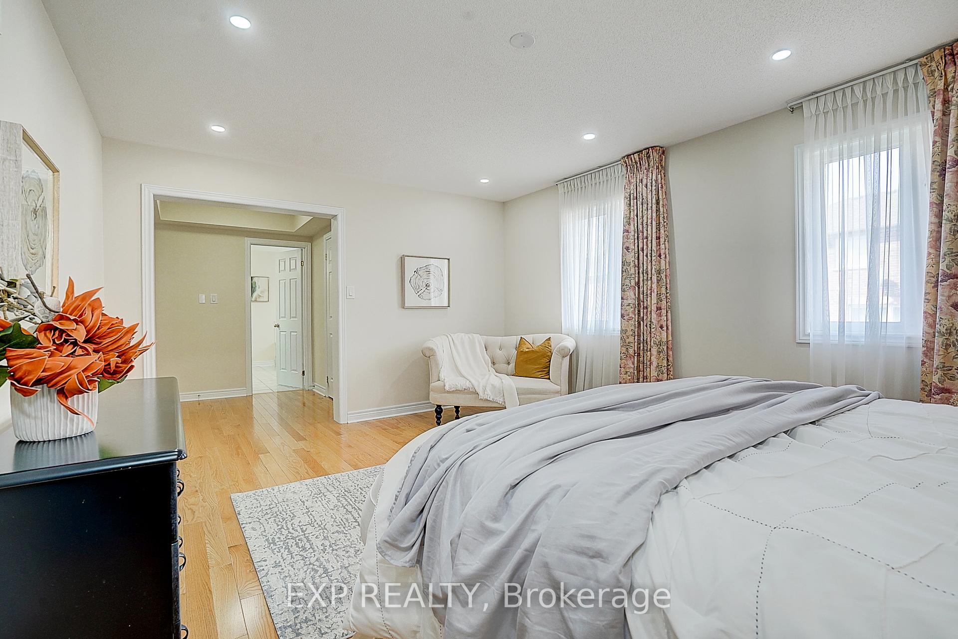 Photo 38 of 14 Arnold Heights Drive, Markham, Victoria Square — HOMEH