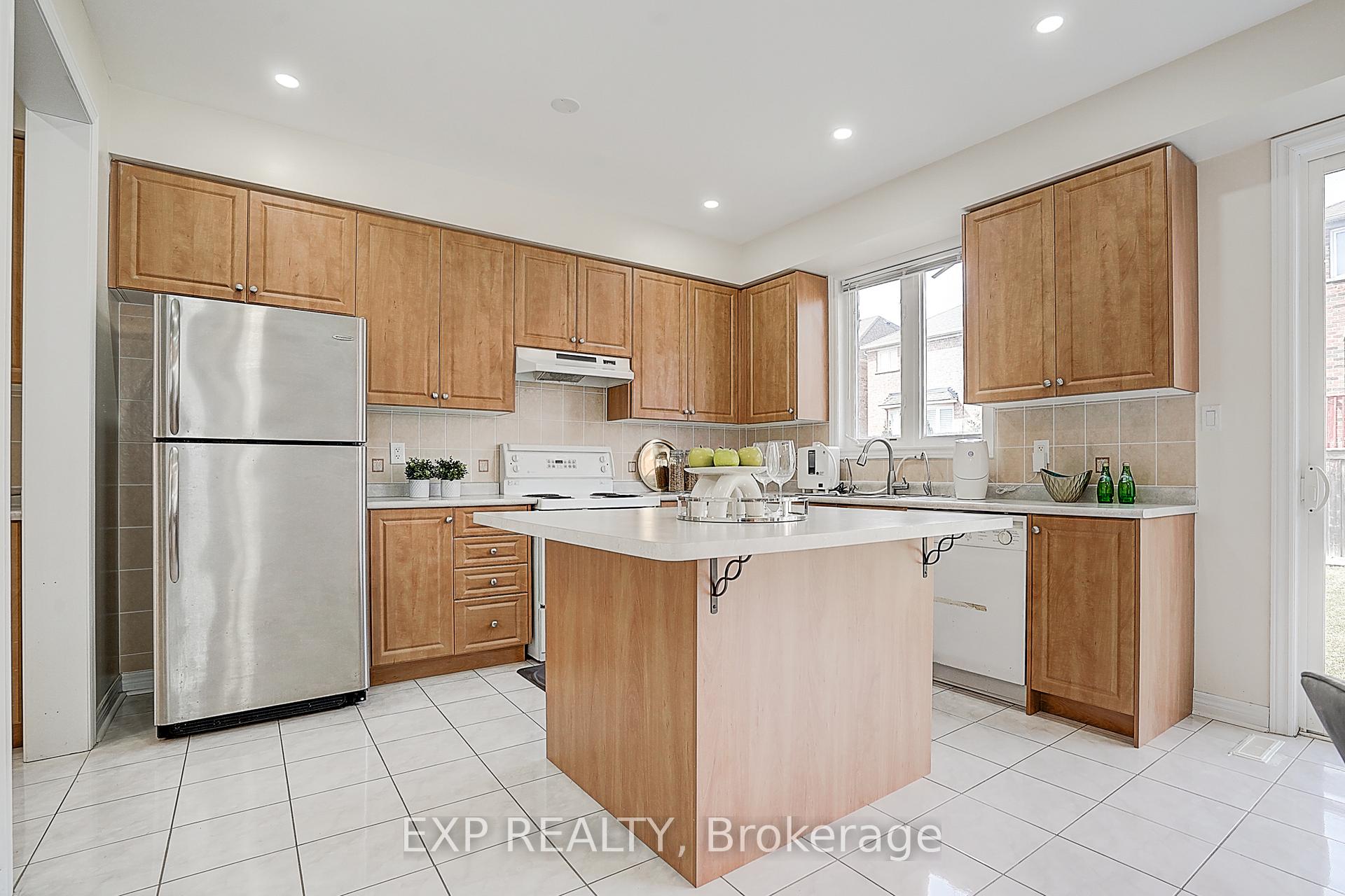 Photo 43 of 14 Arnold Heights Drive, Markham, Victoria Square — HOMEH